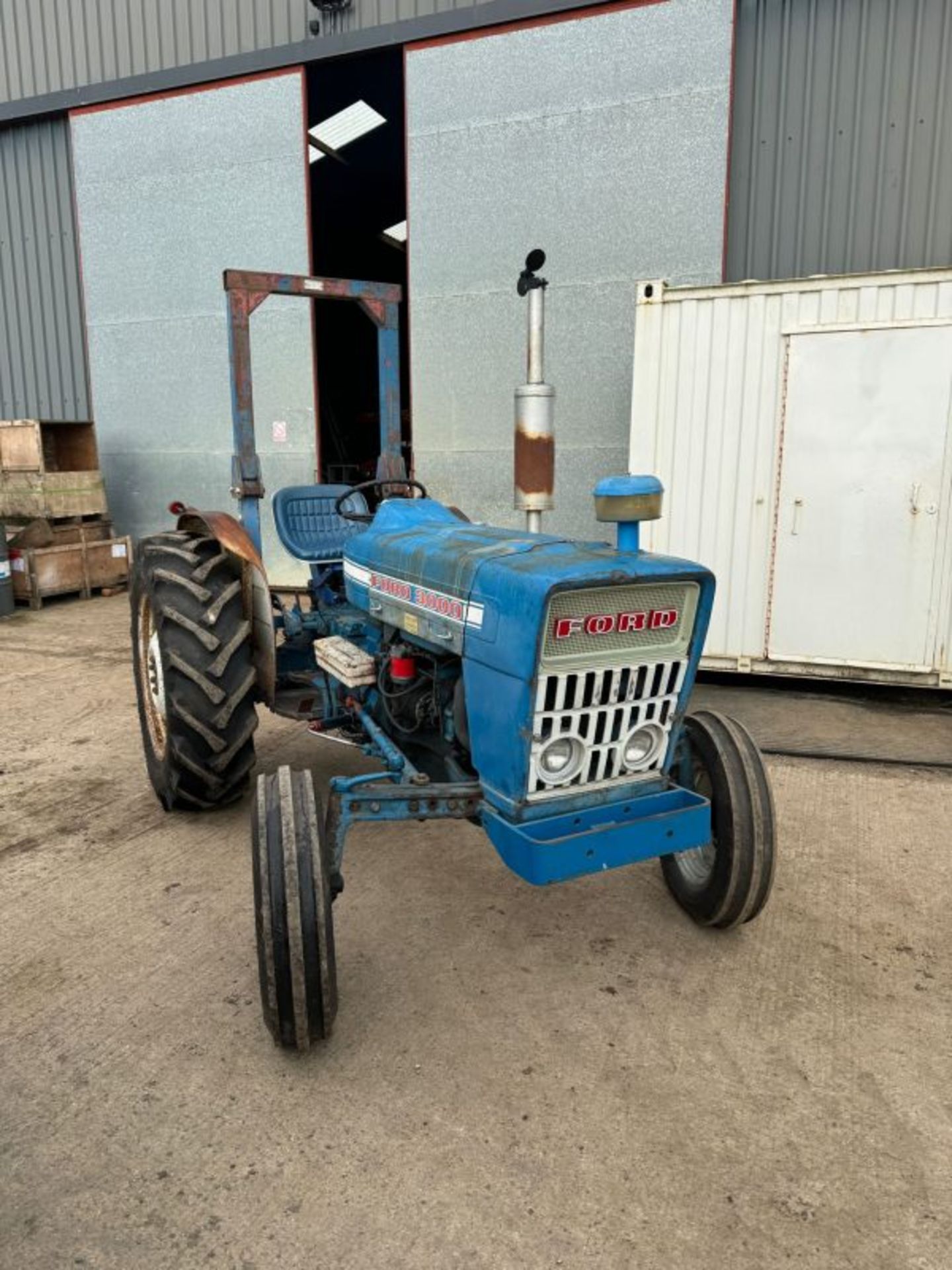 FORD 3000 TRACTOR - Image 3 of 6