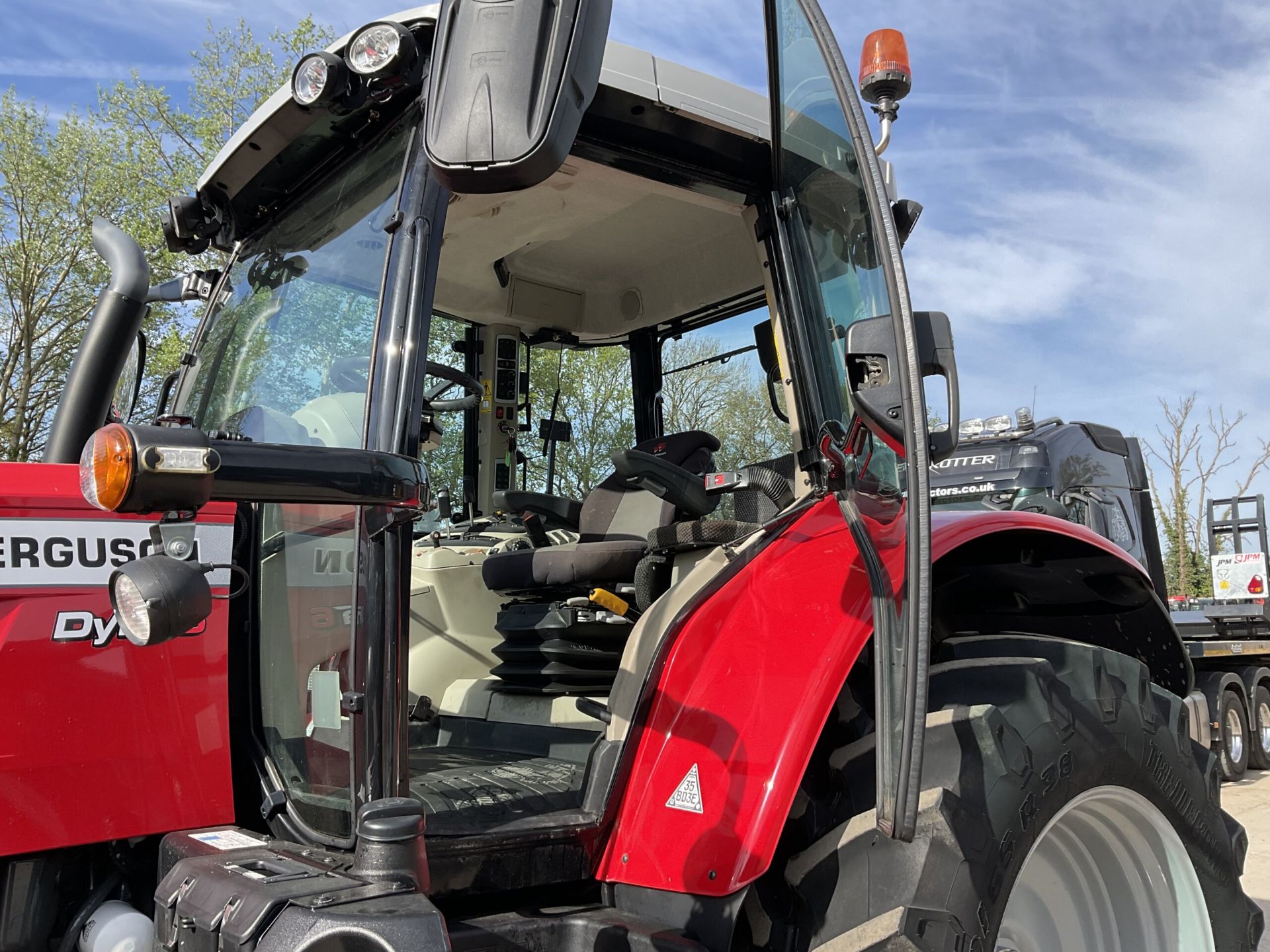 2022 MASSEY FERGUSON 6713S DYNA-6 - Image 9 of 11