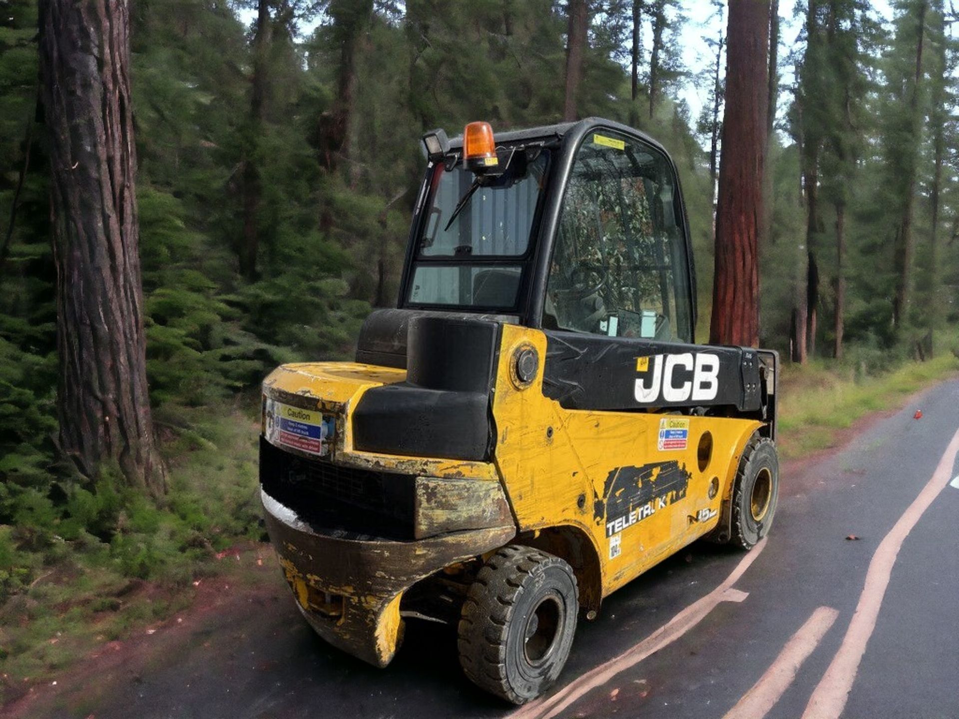 EFFICIENT AND RELIABLE: 2011 JCB TELETRUK TLT35D TELEHANDLER - ONLY 8201 HOURS - Image 4 of 9
