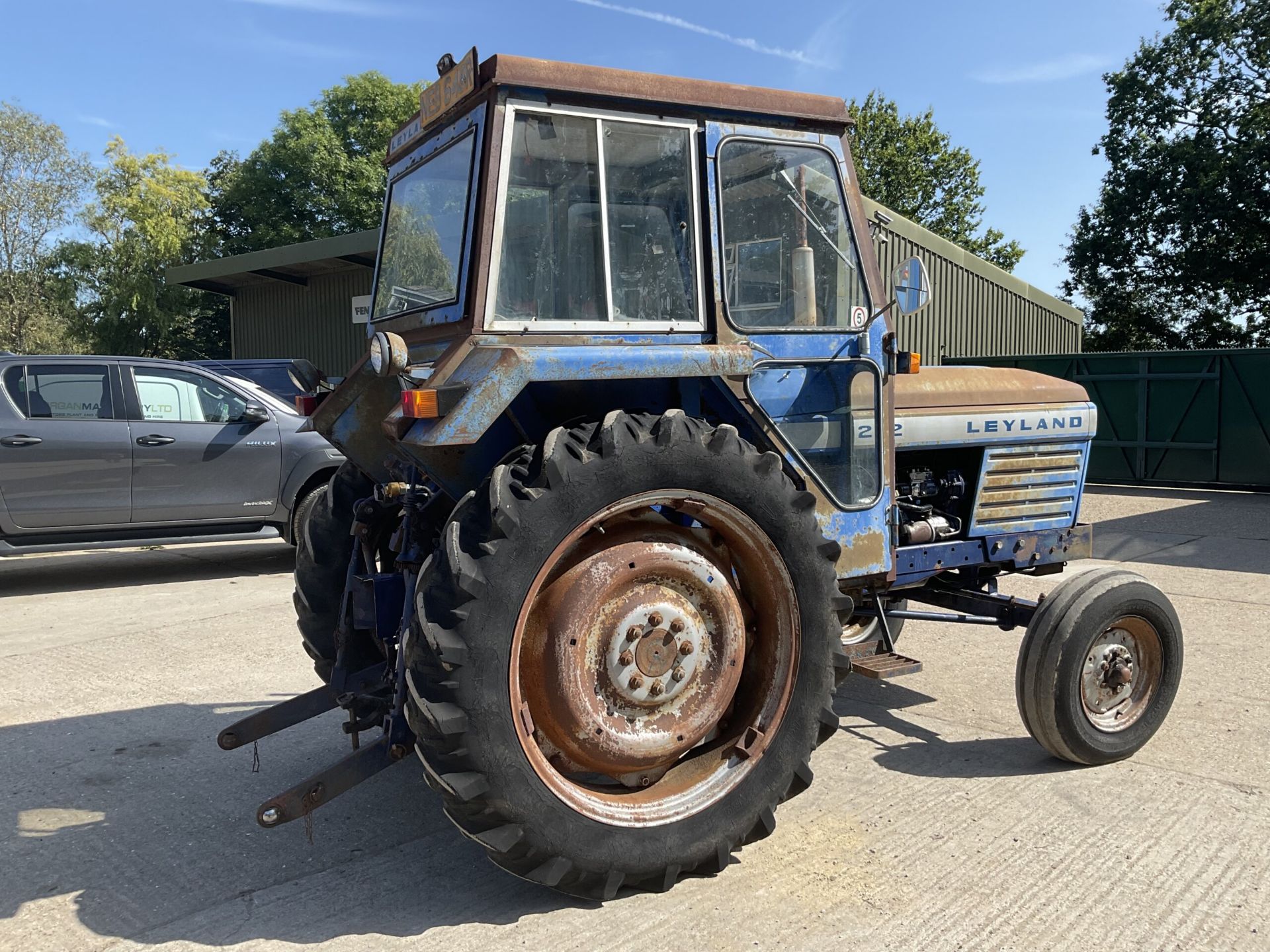 VINTAGE LEYLAND 272 TRACTOR - Image 13 of 14