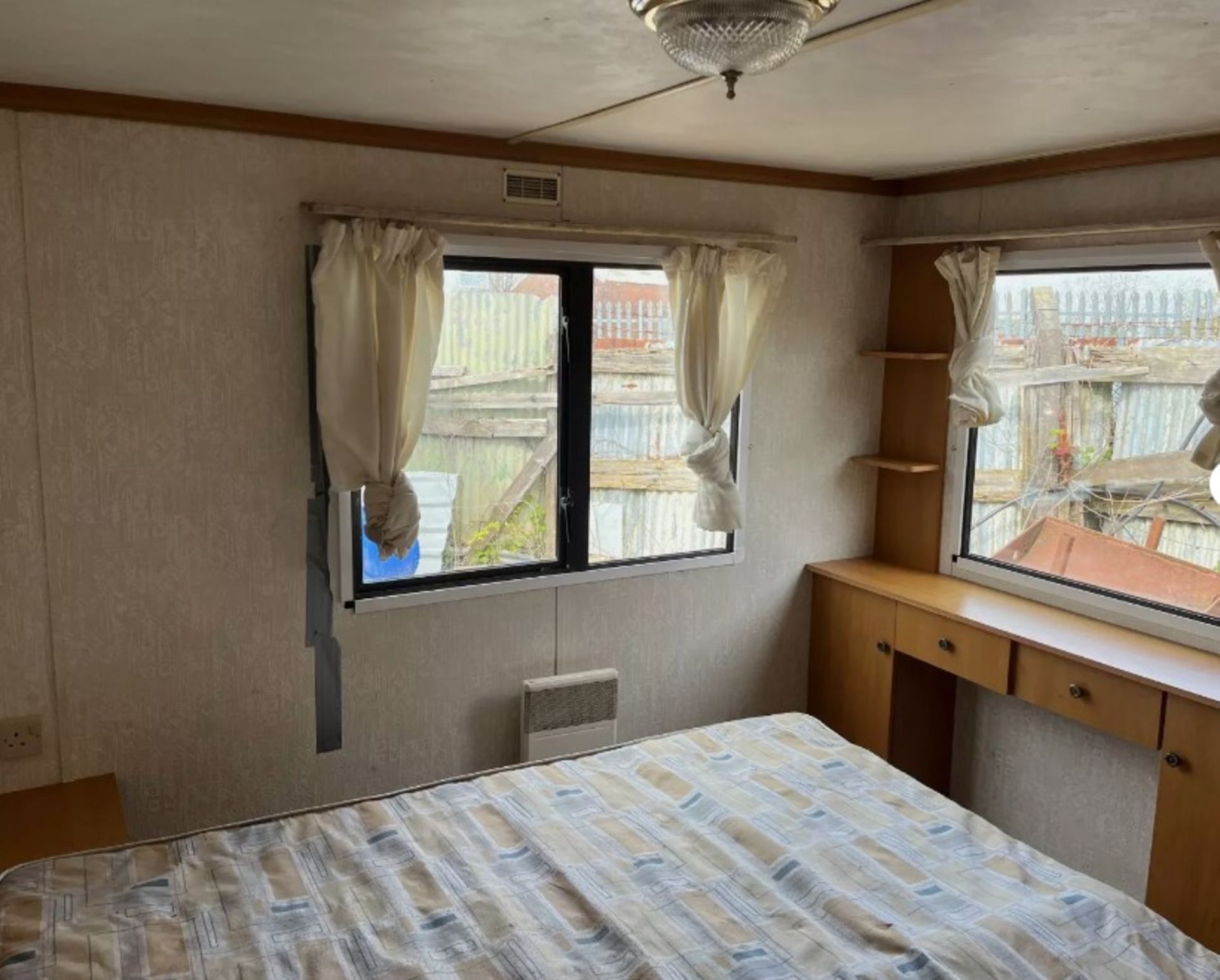 YOUR PERFECT RETREAT AWAITS: CARNABY CHARDONNAY 32X12 STATIC CARAVAN - Image 17 of 20