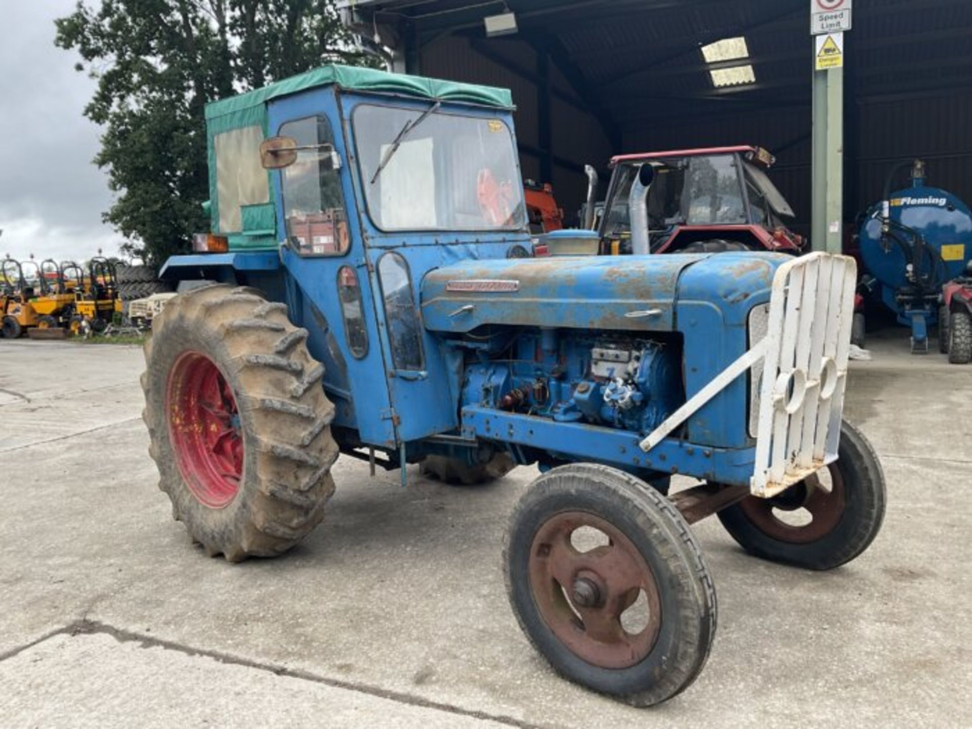 FORDSON SUPER MAJOR 6-CYLINDER TRACTOR - Image 4 of 10