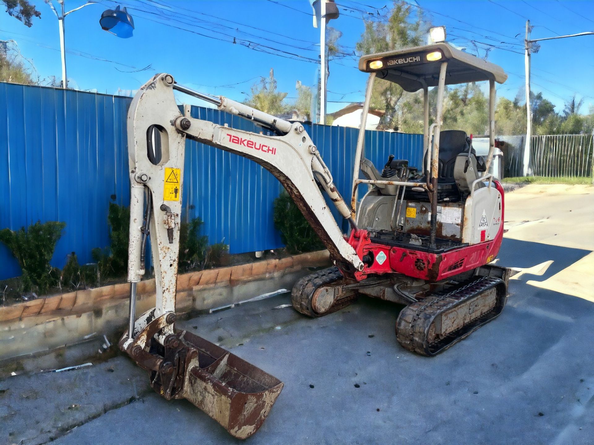 "ENHANCED EFFICIENCY: 2015 TAKEUCHI TB216 MINI EXCAVATOR - LOW HOURS, HIGH CAPABILITY!" - Image 4 of 11