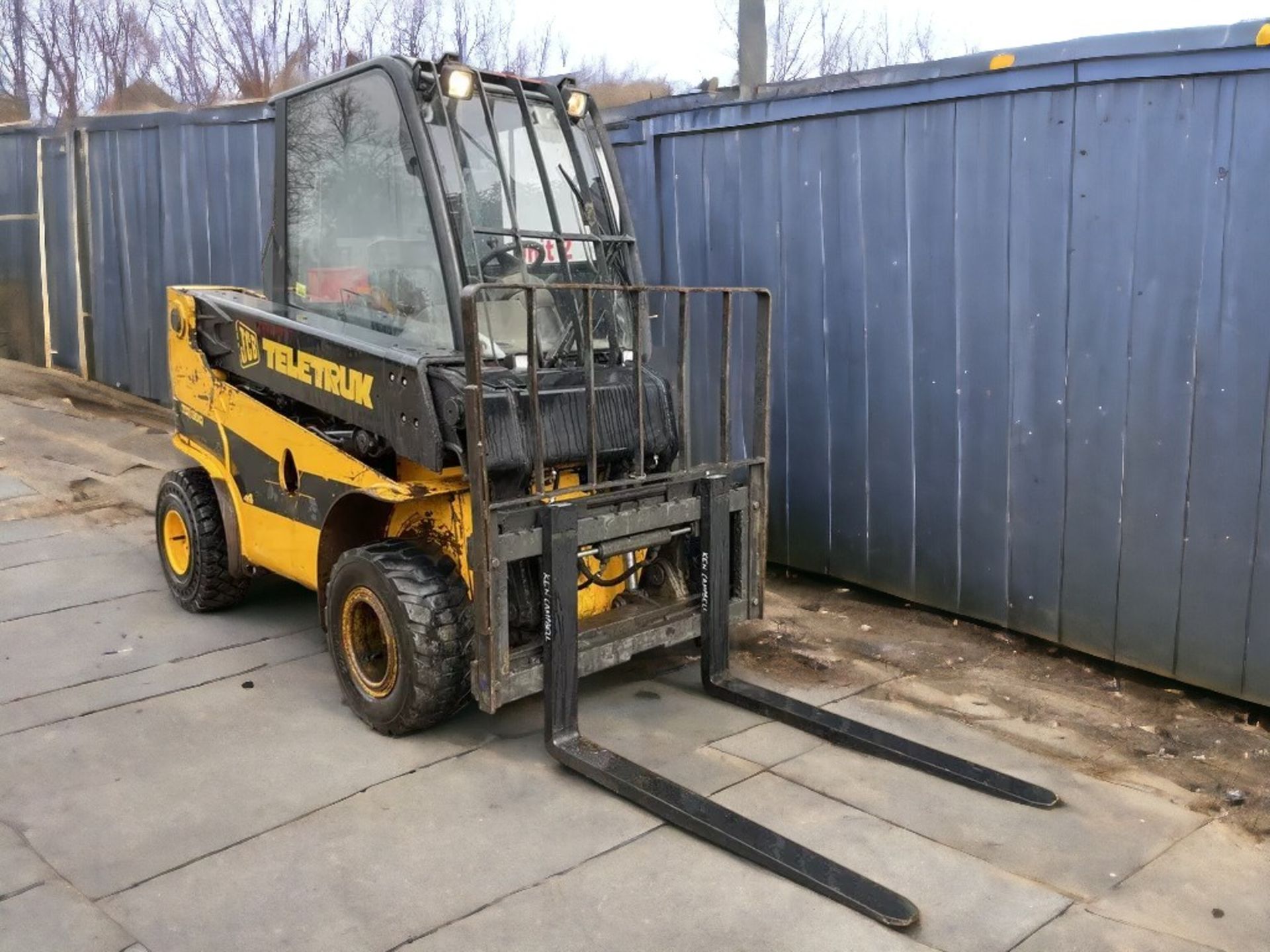 IMPRESSIVE 2002 FORKLIFT: YOUR ULTIMATE INDUSTRIAL COMPANION - Bild 2 aus 12