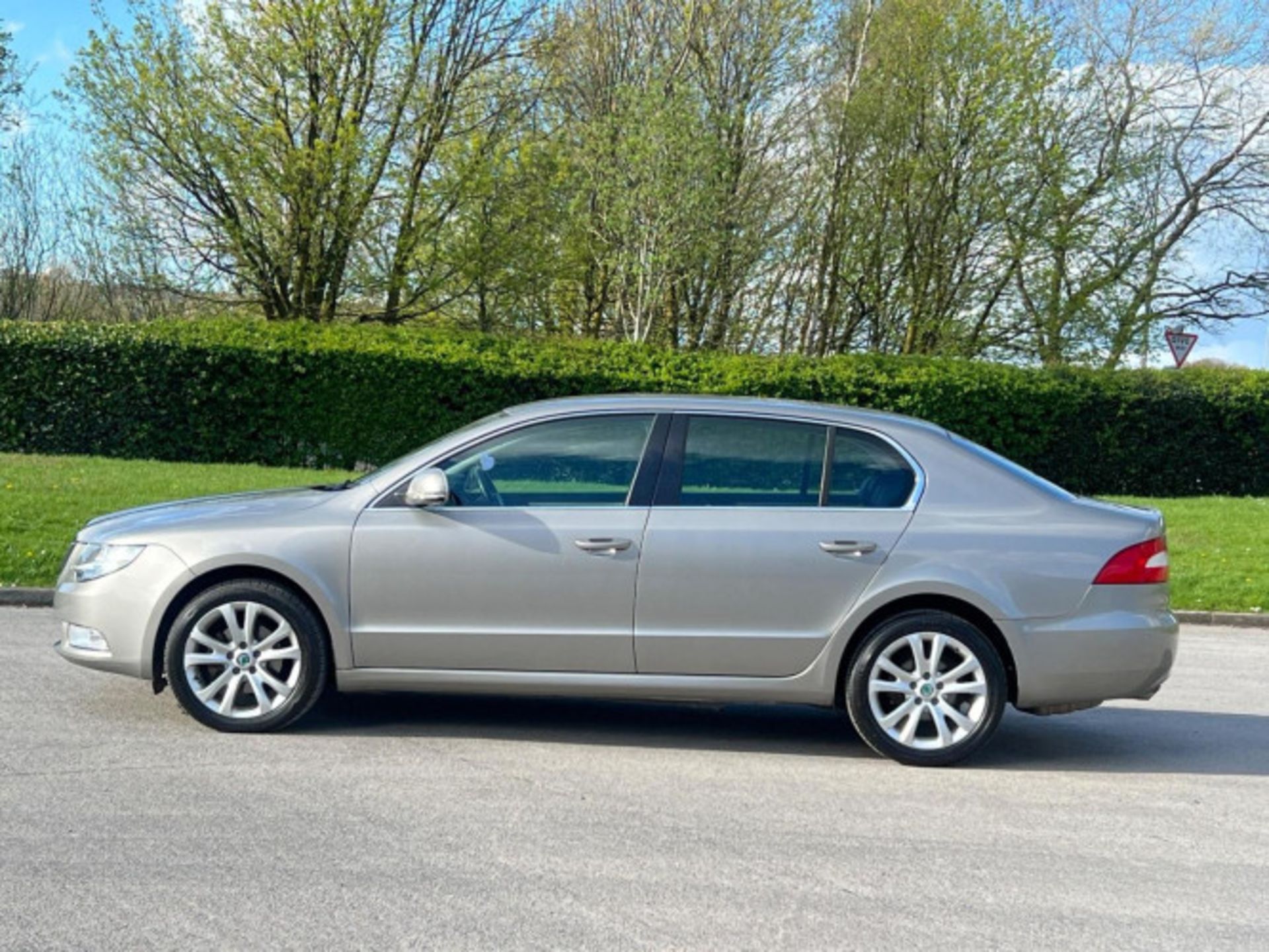 >>--NO VAT ON HAMMER--<<STYLISH AND RELIABLE SKODA SUPERB 1.6 TDI S GREENLINE II EURO 5 - Image 137 of 141