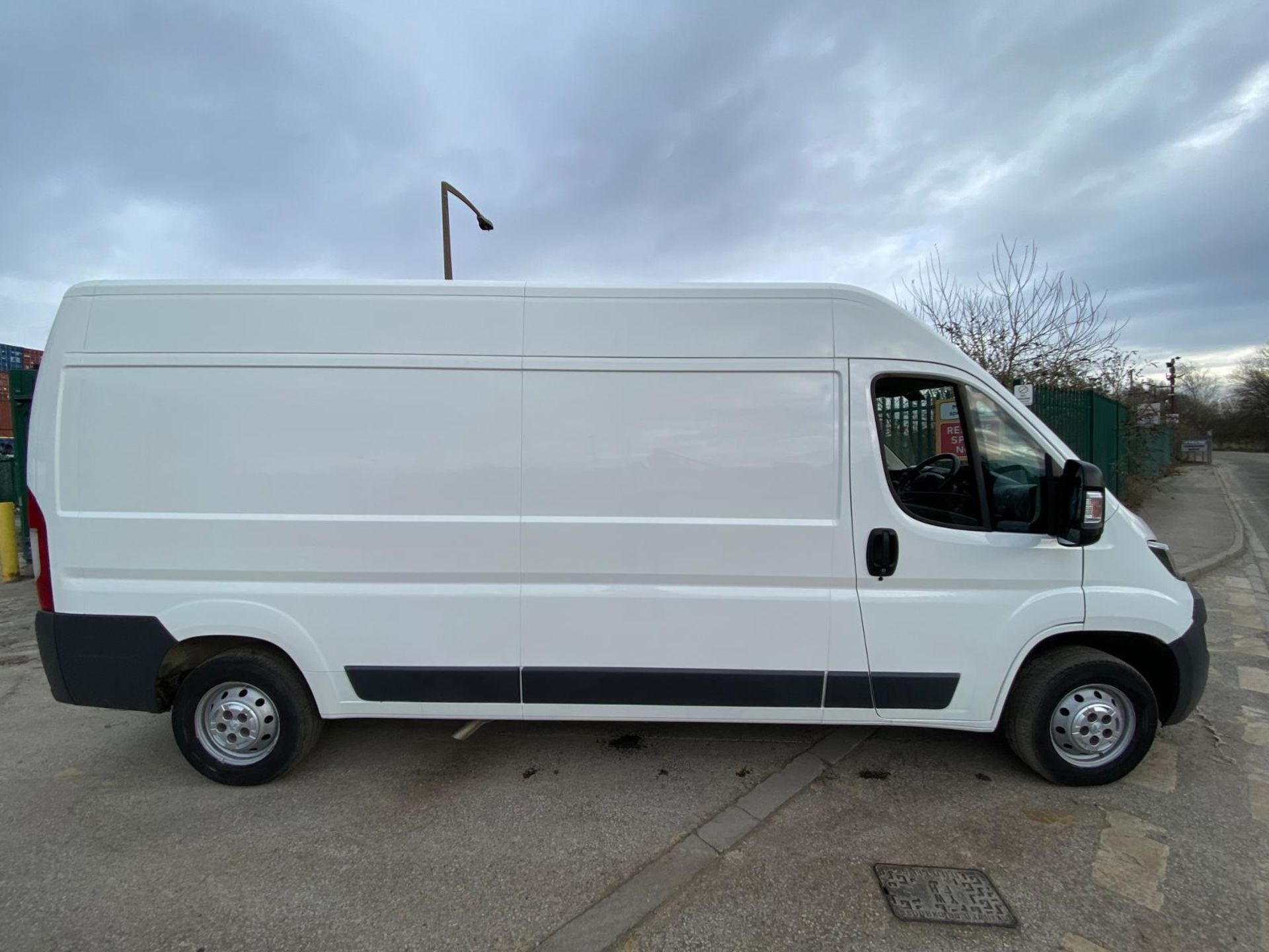 >>--NO VAT ON HAMMER--<< 2017 PEUGEOT BOXER 335 PROFESSIONAL - ULEZ COMPLIANT - Image 3 of 16