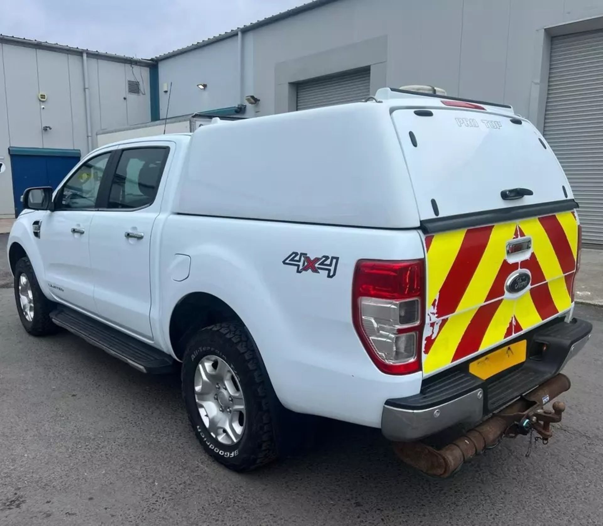 2017 FORD RANGER LIMITED DOUBLE CAB PICKUP - FULLY LOADED WITH UPGRADES - Image 4 of 19