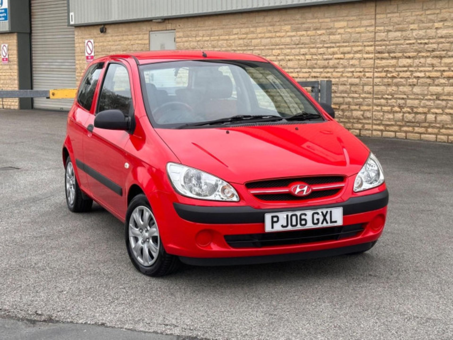 >>--NO VAT ON HAMMER--<< EFFICIENT AND STYLISH HYUNDAI GETZ 1.1 SE 3DR(ONLY 78 K MILES ) - Image 93 of 95