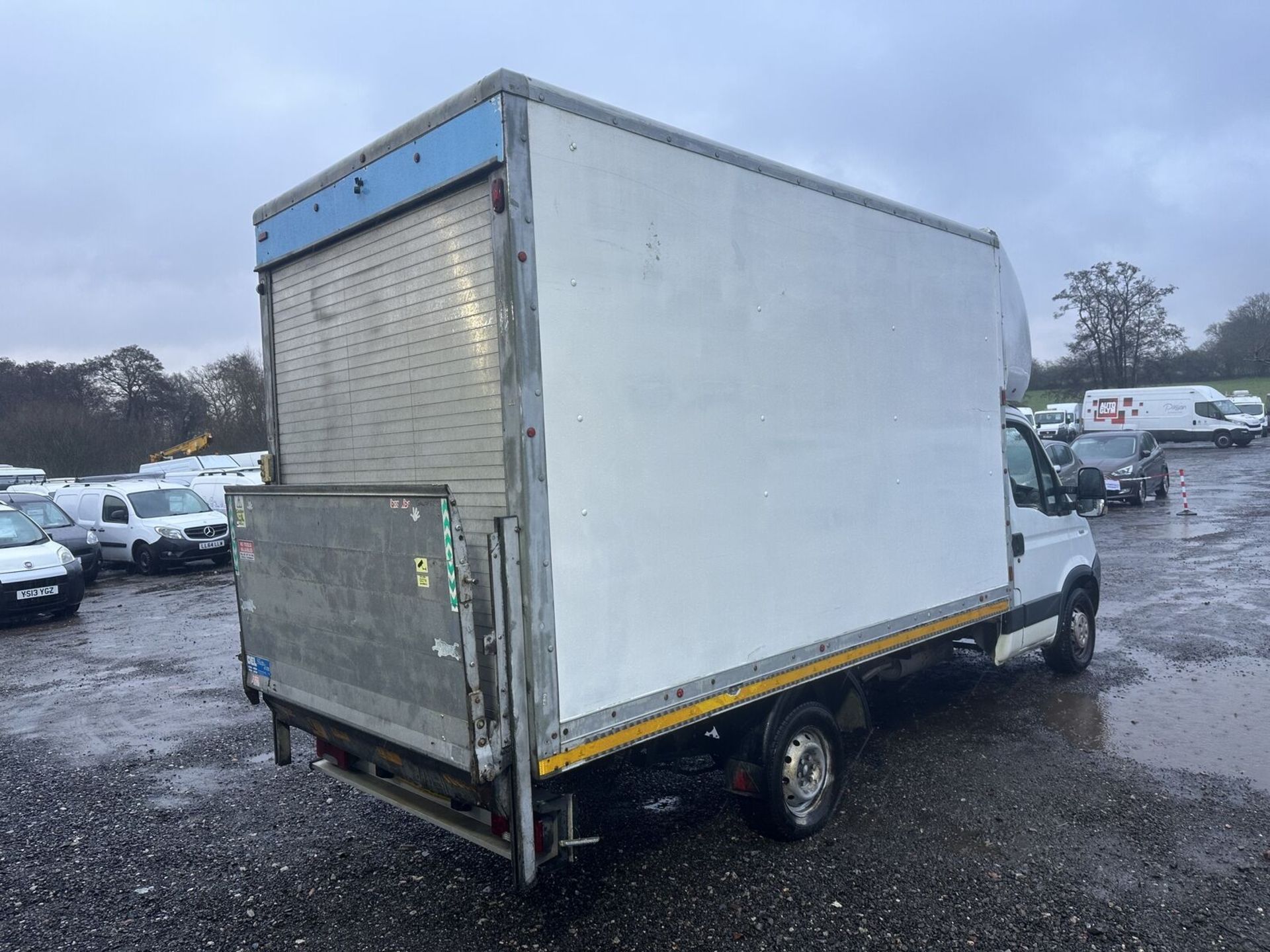 EFFICIENT HAULING: AUTOMATIC IVECO DAILY 35S11 LUTON - MOT: AUGUST 2024 - NO VAT ON HAMMER - Image 12 of 13