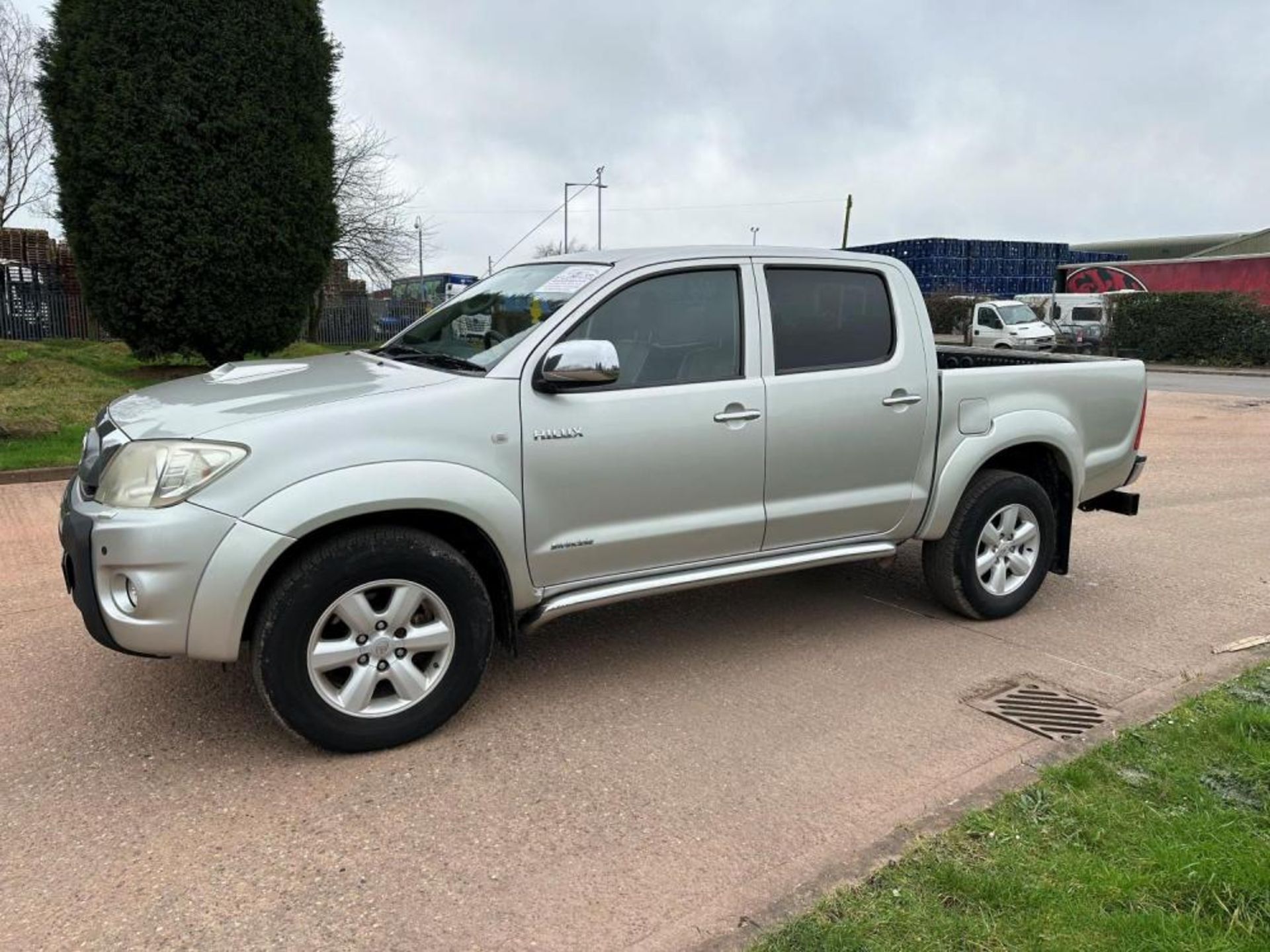 2011 TOYOTA HILUX INVINCIBLE D-4D 4X4 - Bild 2 aus 15