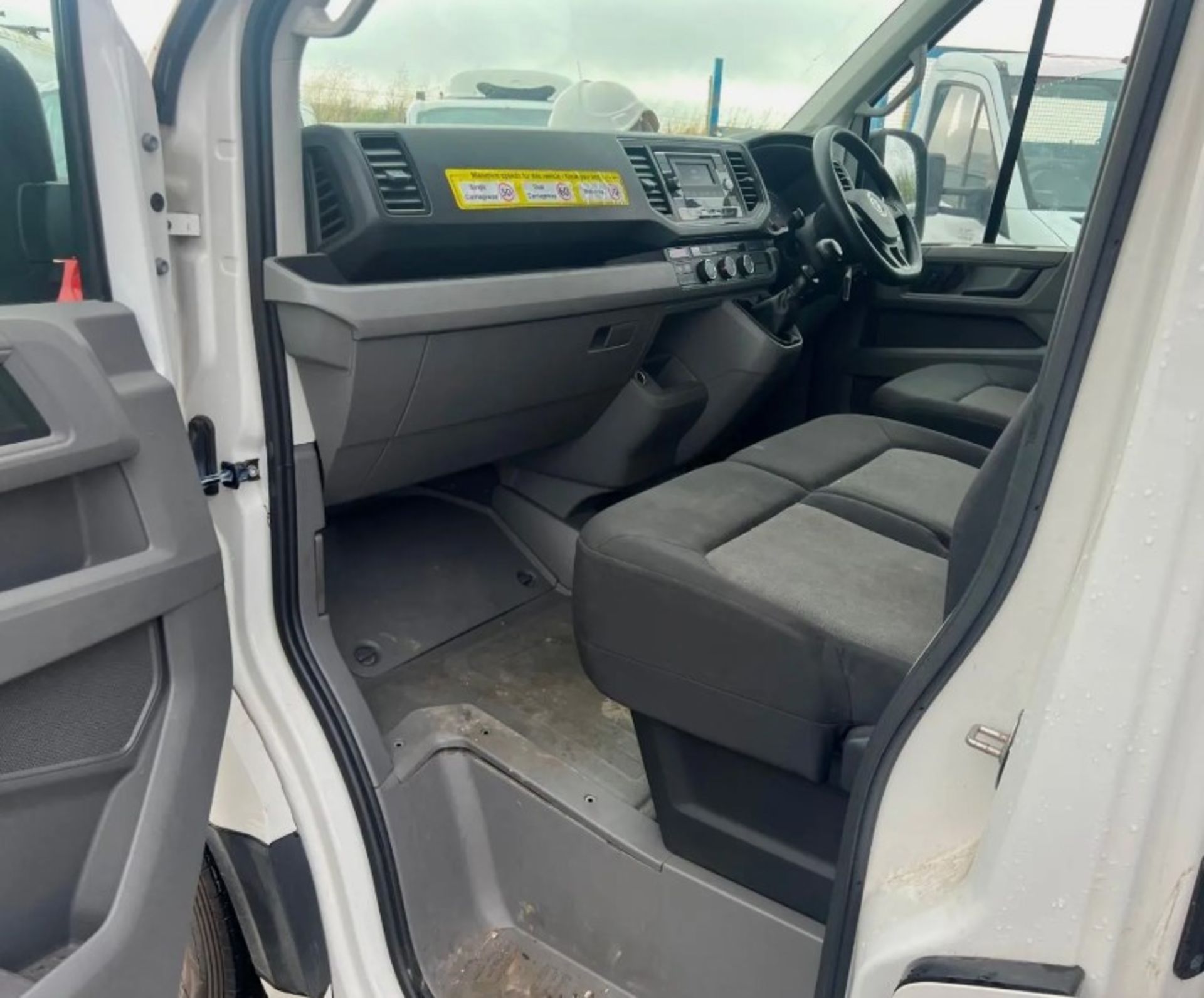 RELIABLE 2019 VOLKSWAGEN CRAFTER CR35 MWB PANEL VAN - EURO 6 ULEZ COMPLIANT - Image 9 of 13