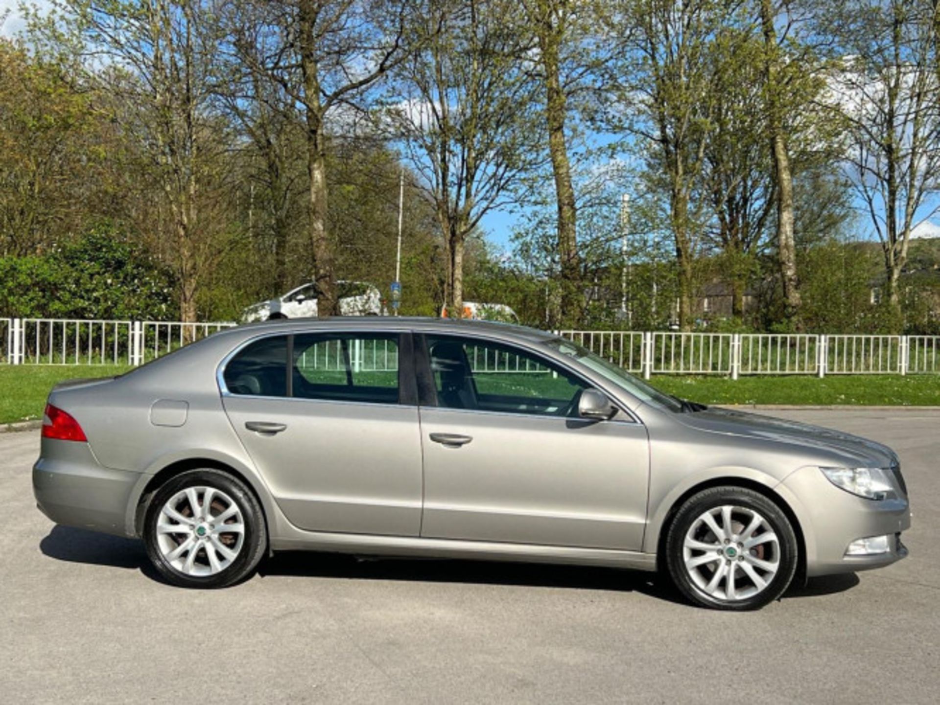 >>--NO VAT ON HAMMER--<<STYLISH AND RELIABLE SKODA SUPERB 1.6 TDI S GREENLINE II EURO 5 - Image 139 of 141