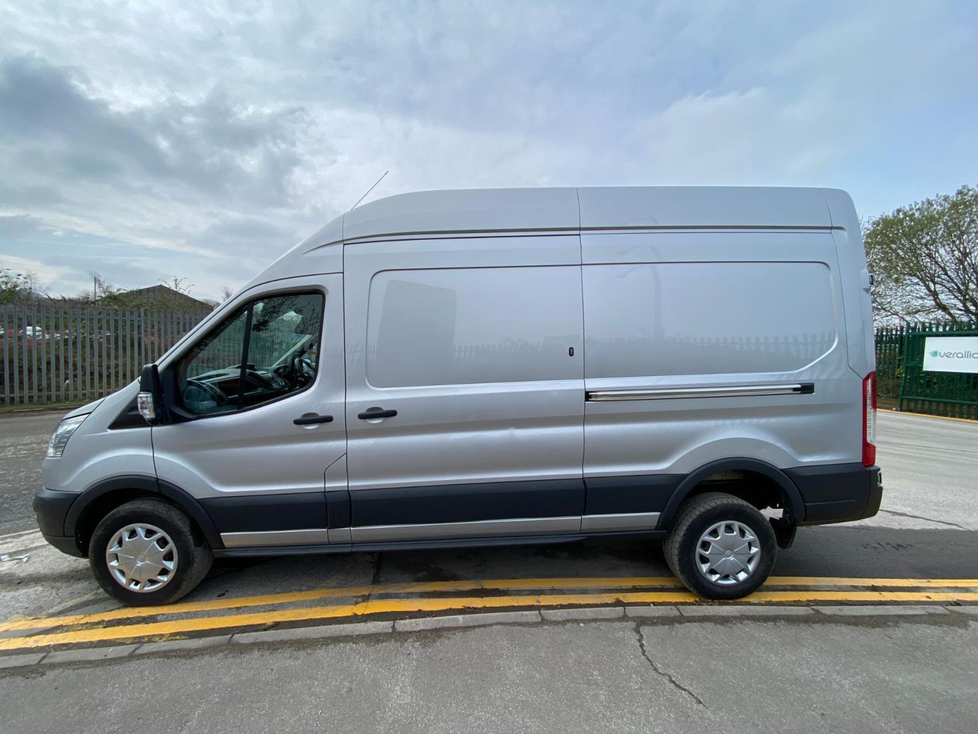 READY FOR ANYTHING: 2019 FORD TRANSIT DIESEL WITH FULL SERVICE >>--NO VAT ON HAMMER--<< - Image 6 of 15