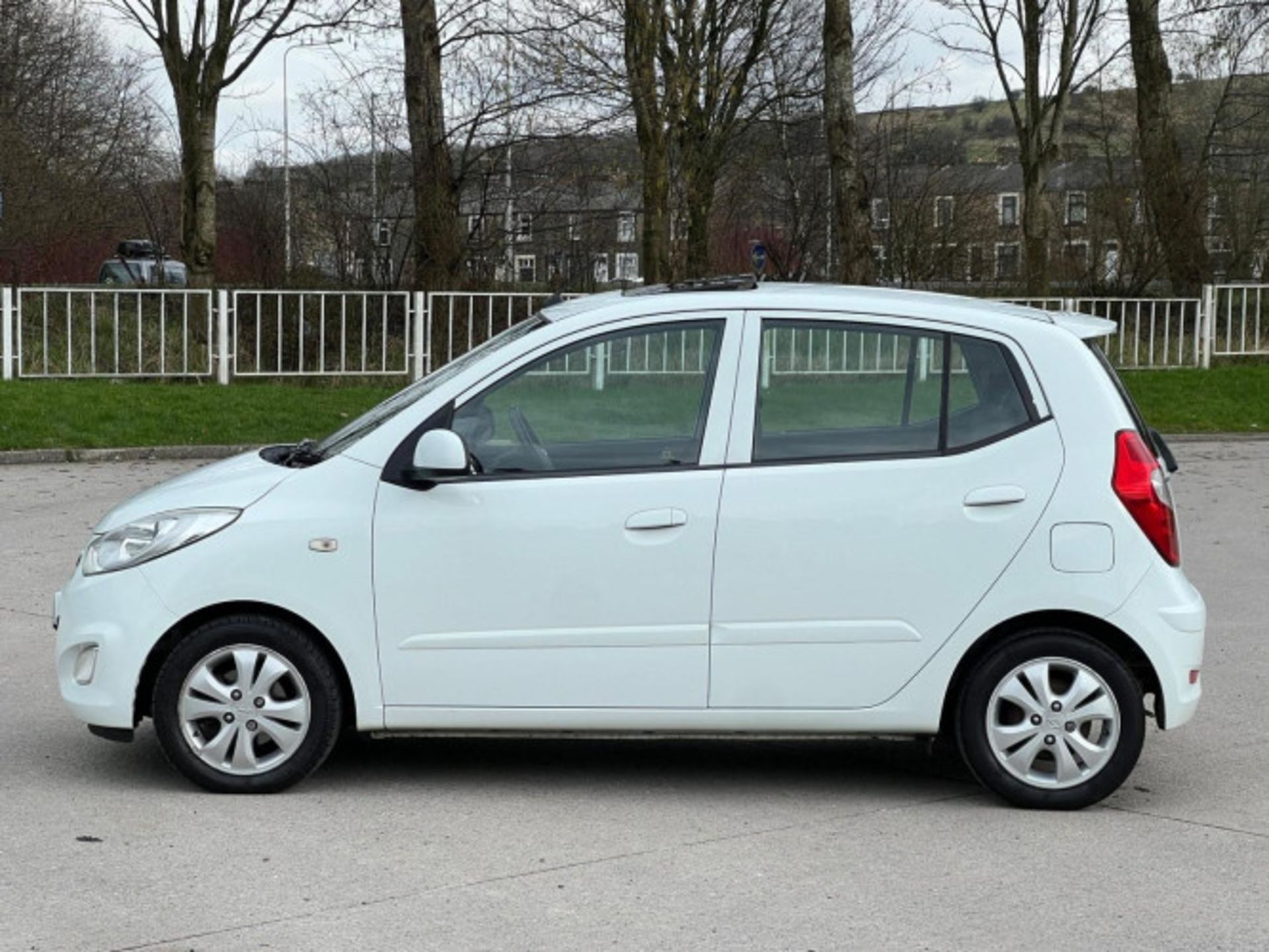 2011 HYUNDAI I10 1.2 STYLE EURO 5DR WHITE >>--NO VAT ON HAMMER--<< - Image 63 of 76