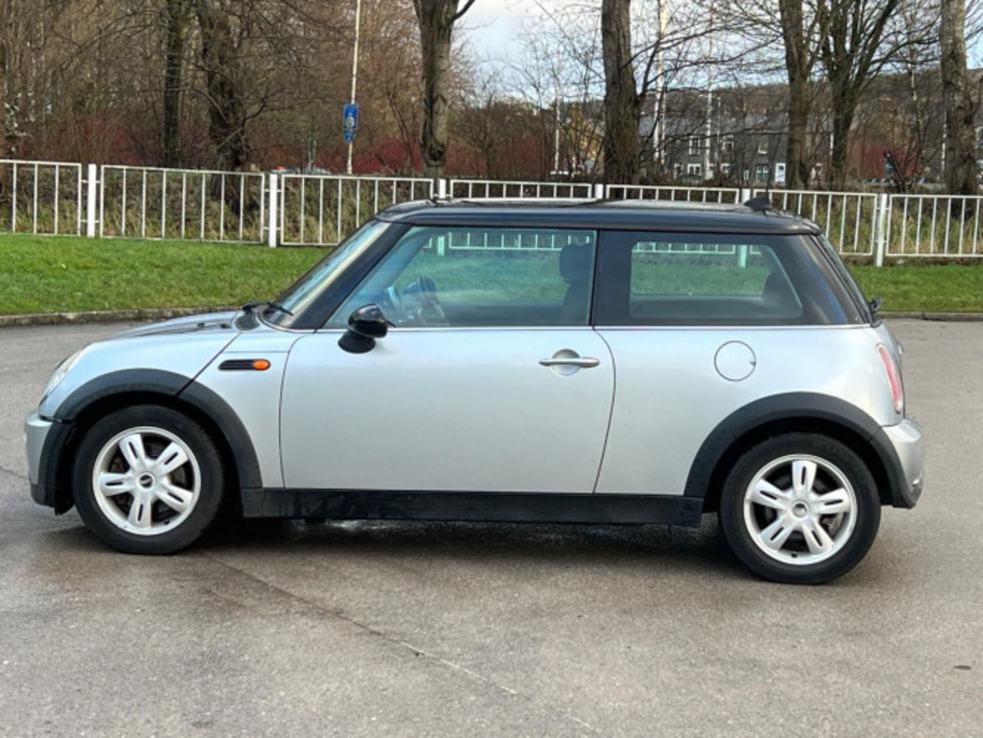 >>--NO VAT ON HAMMER--<< 2005 MINI HATCH 1.6 COOPER EURO 4 3DR -**(ONLY 78K MILEAGE)** - Image 112 of 116