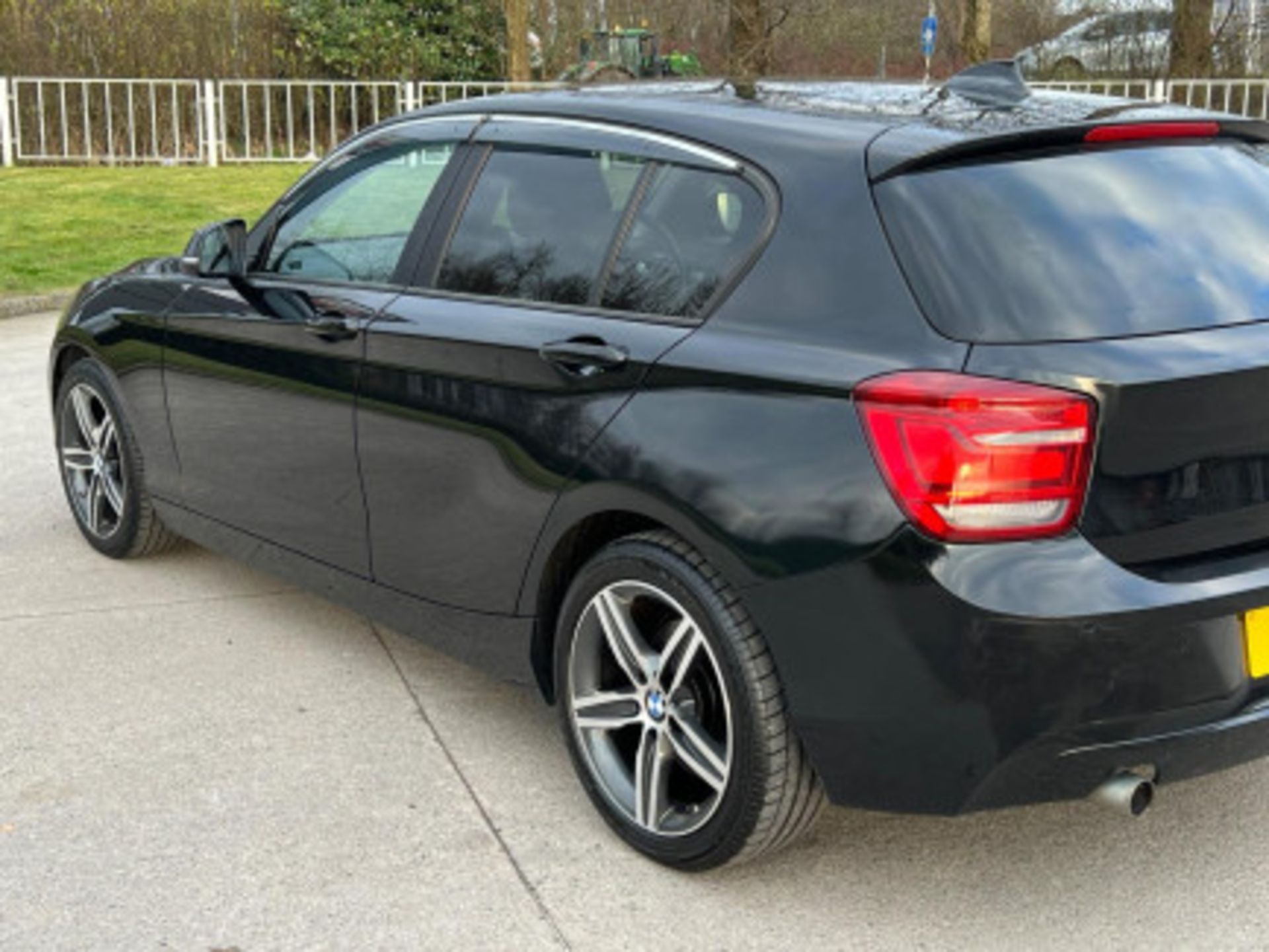 2014 BMW 1 SERIES 1.6 116D ED EFFICIENT DYNAMICS BUSINESS 5DR >>--NO VAT ON HAMMER--<< - Image 25 of 80