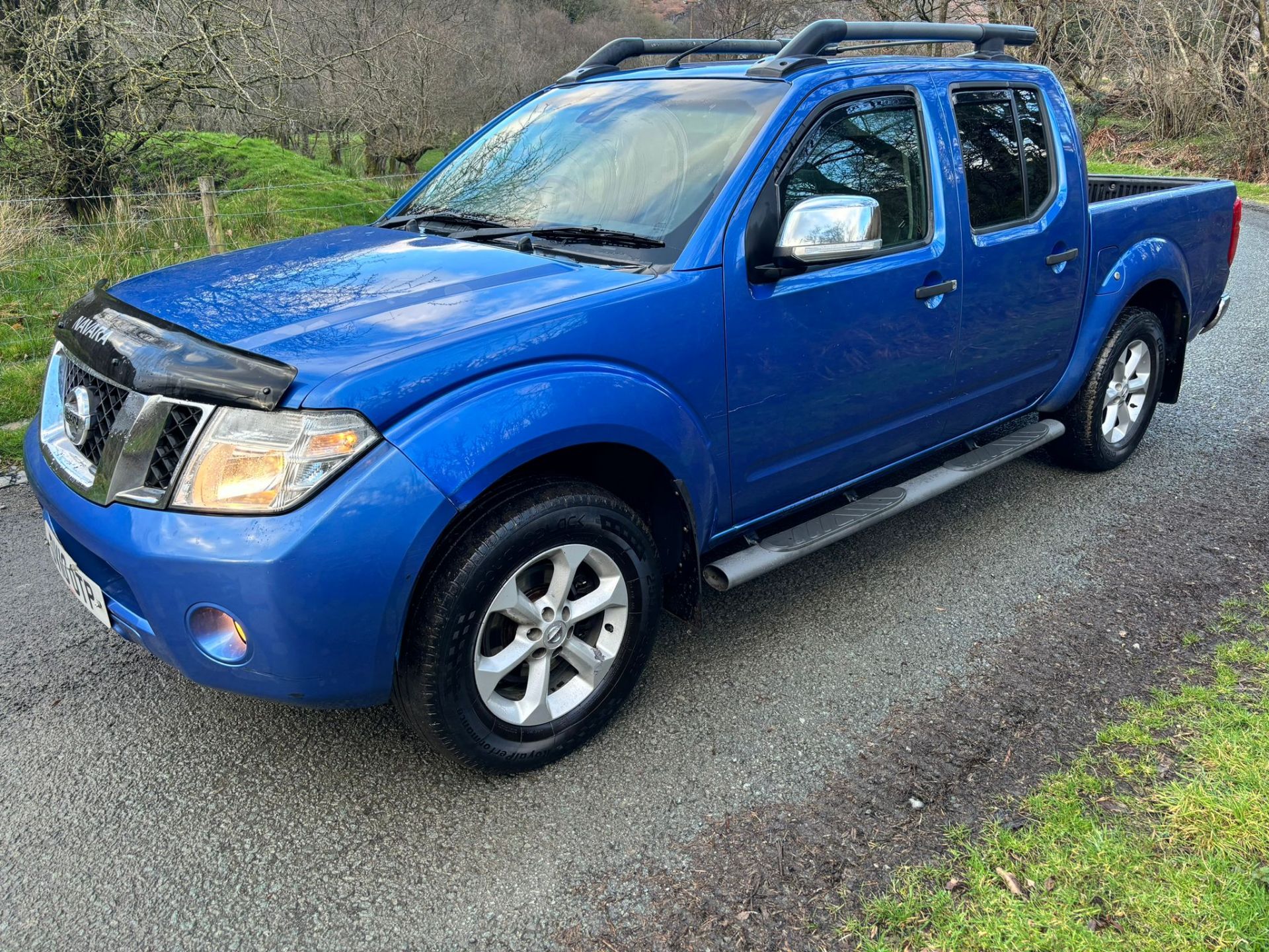 NISSAN NAVARA D40 DOUBLE CAB PICKUP TRUCK 2010 TEKNA