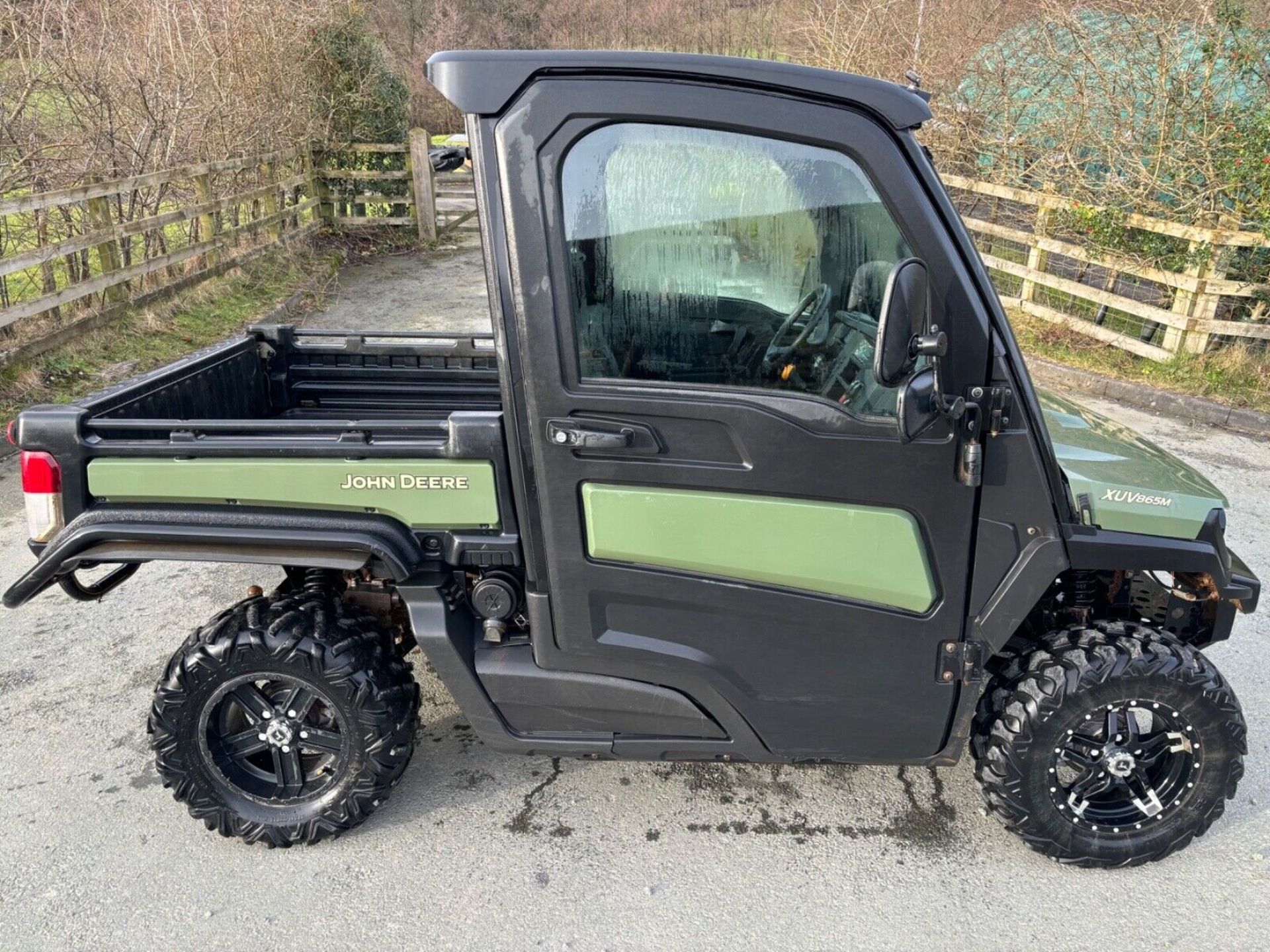 2022 JOHN DEERE GATOR 865M IS TOP OF THE RANGE - Image 10 of 10