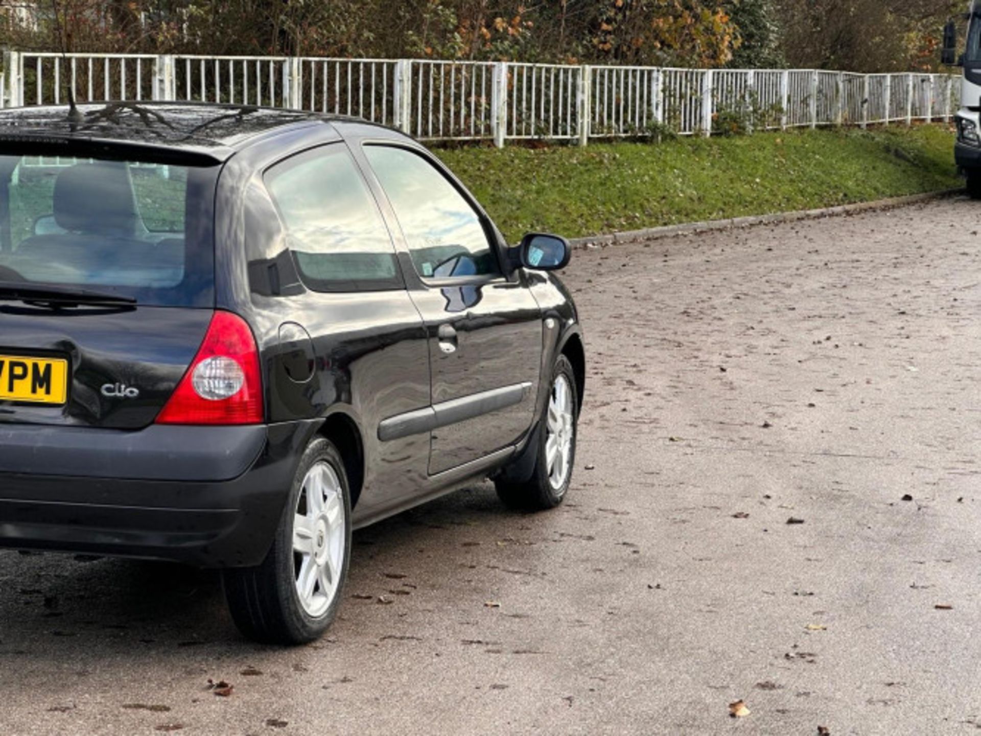 2005 RENAULT CLIO 1.2 16V DYNAMIQUE 3DR **(ONLY 88K MILEAGE)** >>--NO VAT ON HAMMER--<< - Image 85 of 101