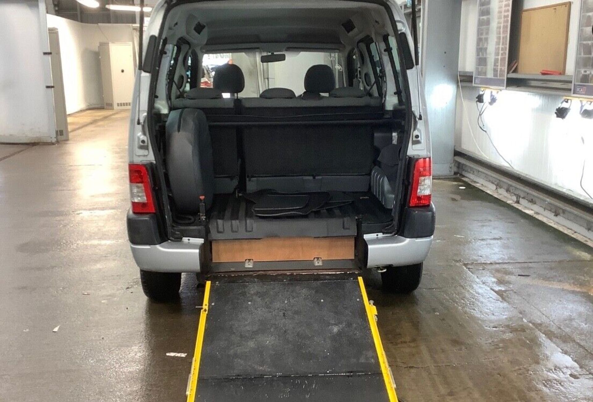 2008/57 PEUGEOT PARTNER COMBI 1.4 MANUAL WHEELCHAIR ACCESSIBLE VEHICLE - Image 7 of 7