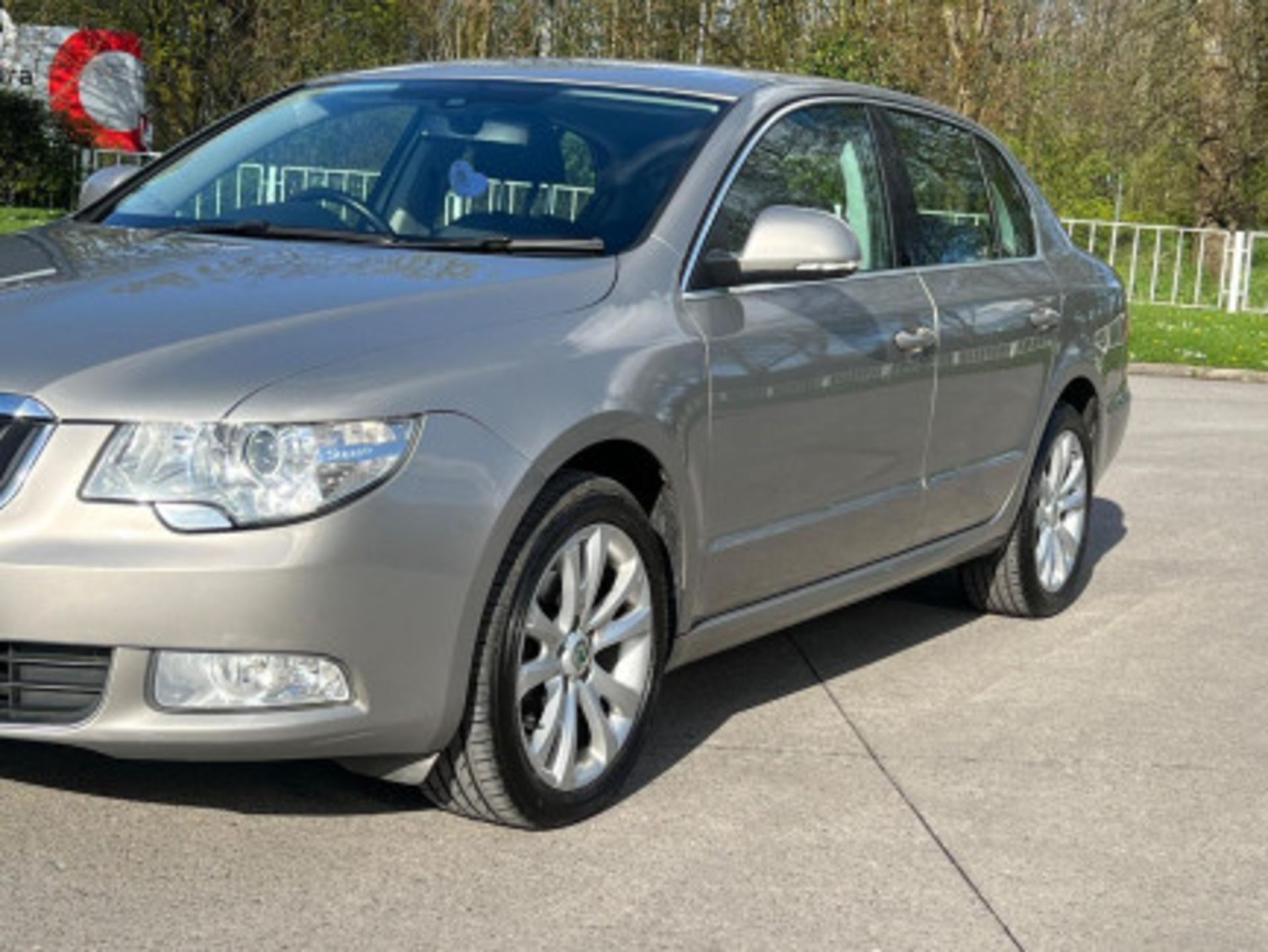 >>--NO VAT ON HAMMER--<<STYLISH AND RELIABLE SKODA SUPERB 1.6 TDI S GREENLINE II EURO 5 - Image 40 of 141