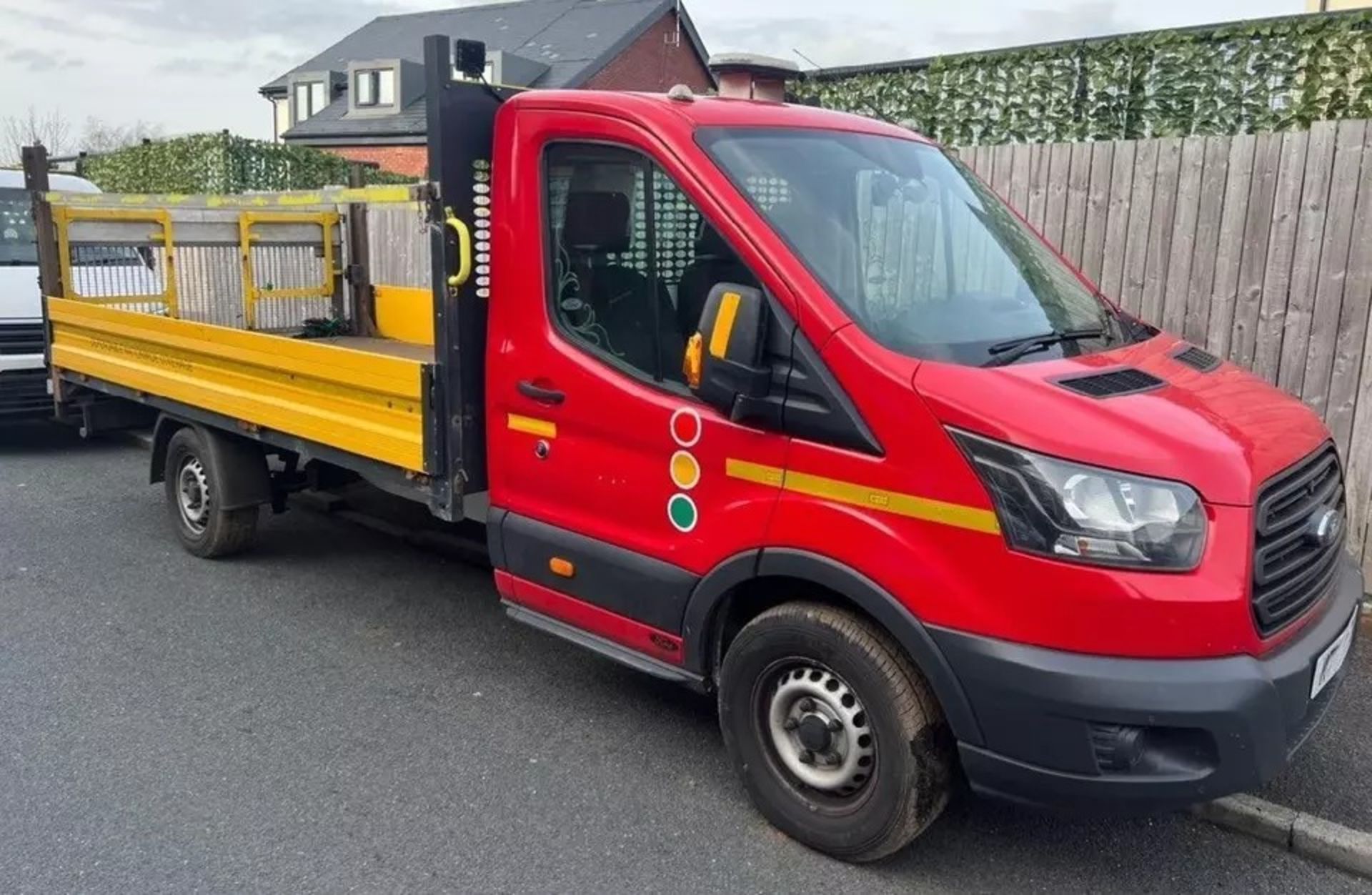 2019 FORD TRANSIT T350 LWB DROPSIDE TRUCK WITH TAIL LIFT - RELIABLE AND READY FOR HEAVY DUTY