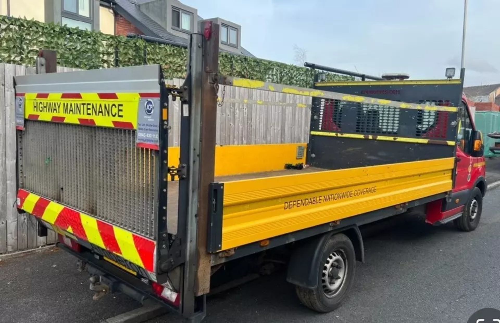 2019 FORD TRANSIT T350 LWB DROPSIDE TRUCK WITH TAIL LIFT - RELIABLE AND READY FOR HEAVY DUTY - Image 4 of 5