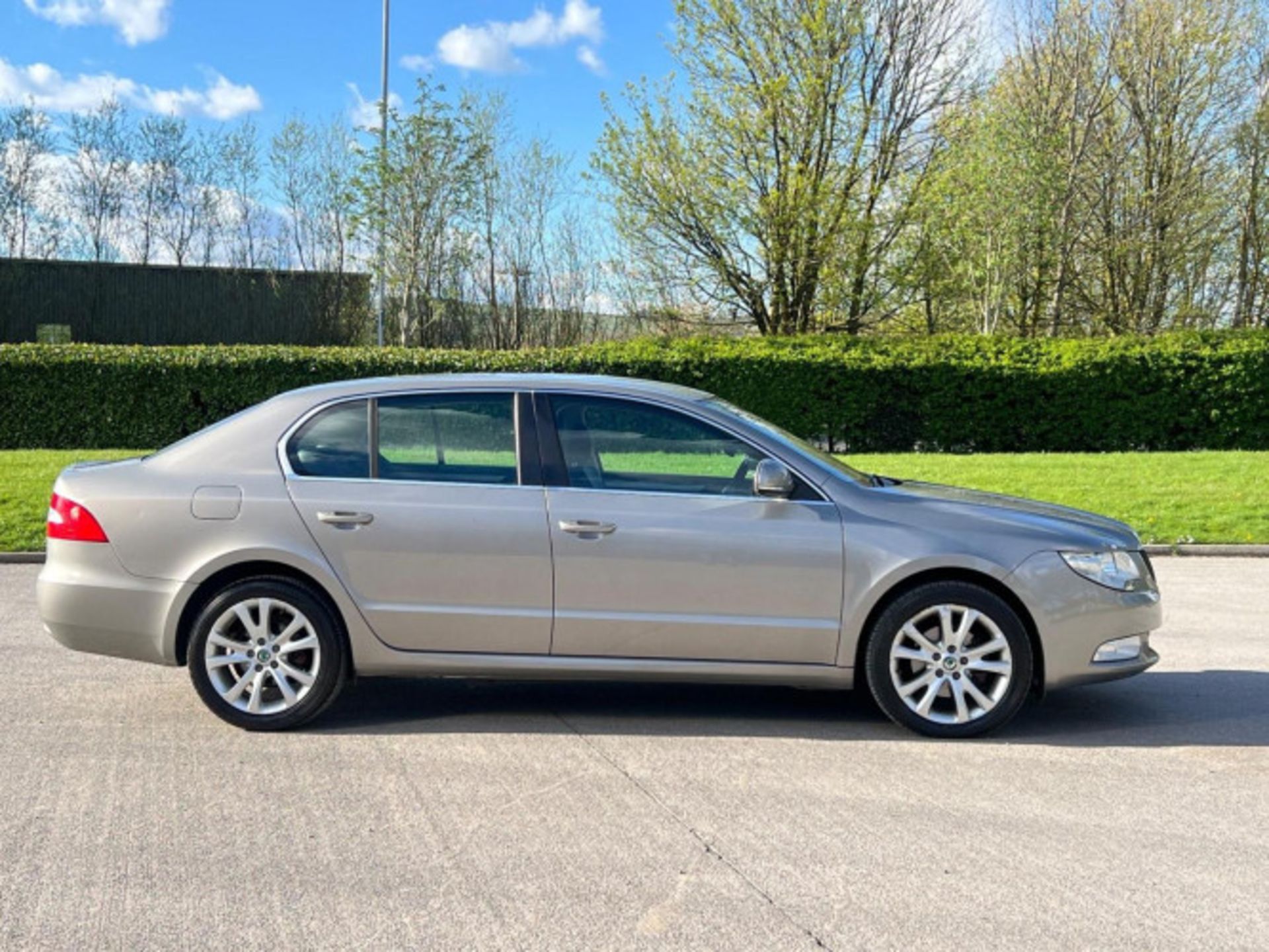 >>--NO VAT ON HAMMER--<<STYLISH AND RELIABLE SKODA SUPERB 1.6 TDI S GREENLINE II EURO 5 - Image 115 of 141