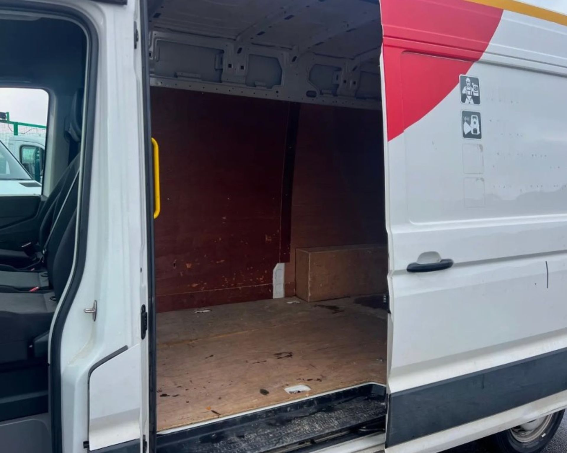 RELIABLE 2019 VOLKSWAGEN CRAFTER CR35 MWB PANEL VAN - EURO 6 ULEZ COMPLIANT - Image 7 of 13