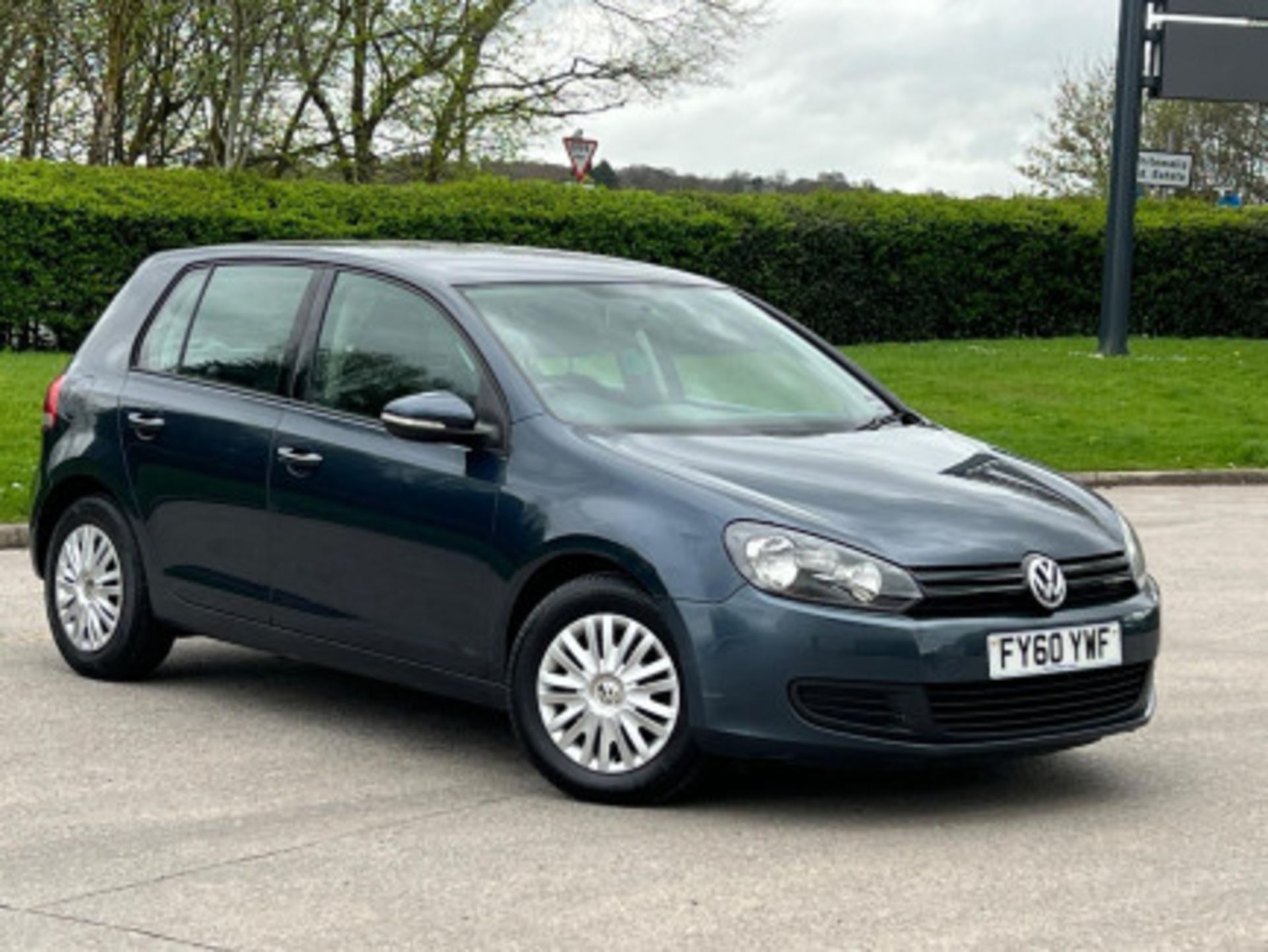 ELEVATE YOUR JOURNEY WITH THE VOLKSWAGEN GOLF 1.4 S EURO 5 5DR >>--NO VAT ON HAMMER--<< - Image 48 of 108