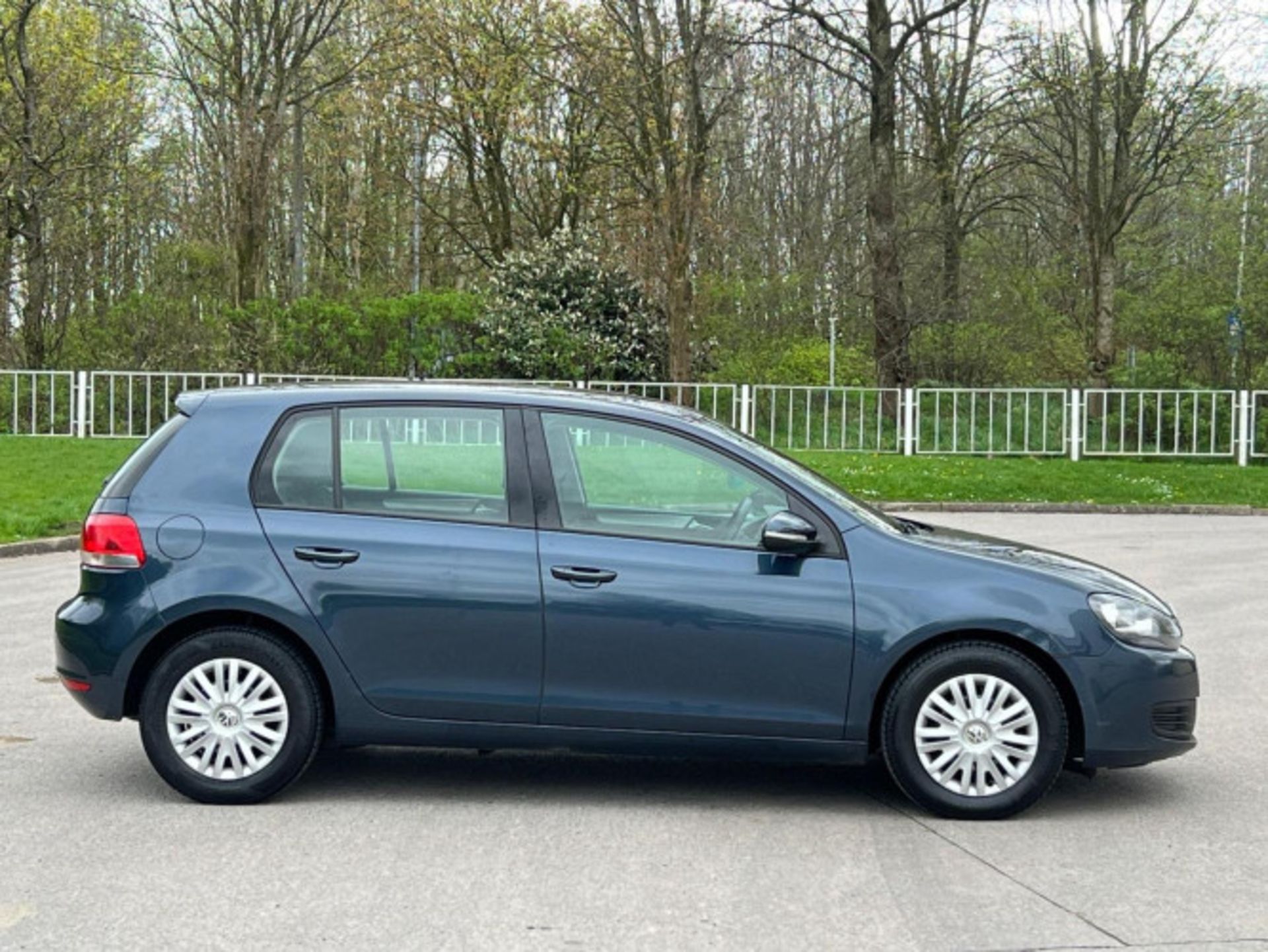 ELEVATE YOUR JOURNEY WITH THE VOLKSWAGEN GOLF 1.4 S EURO 5 5DR >>--NO VAT ON HAMMER--<< - Image 103 of 108