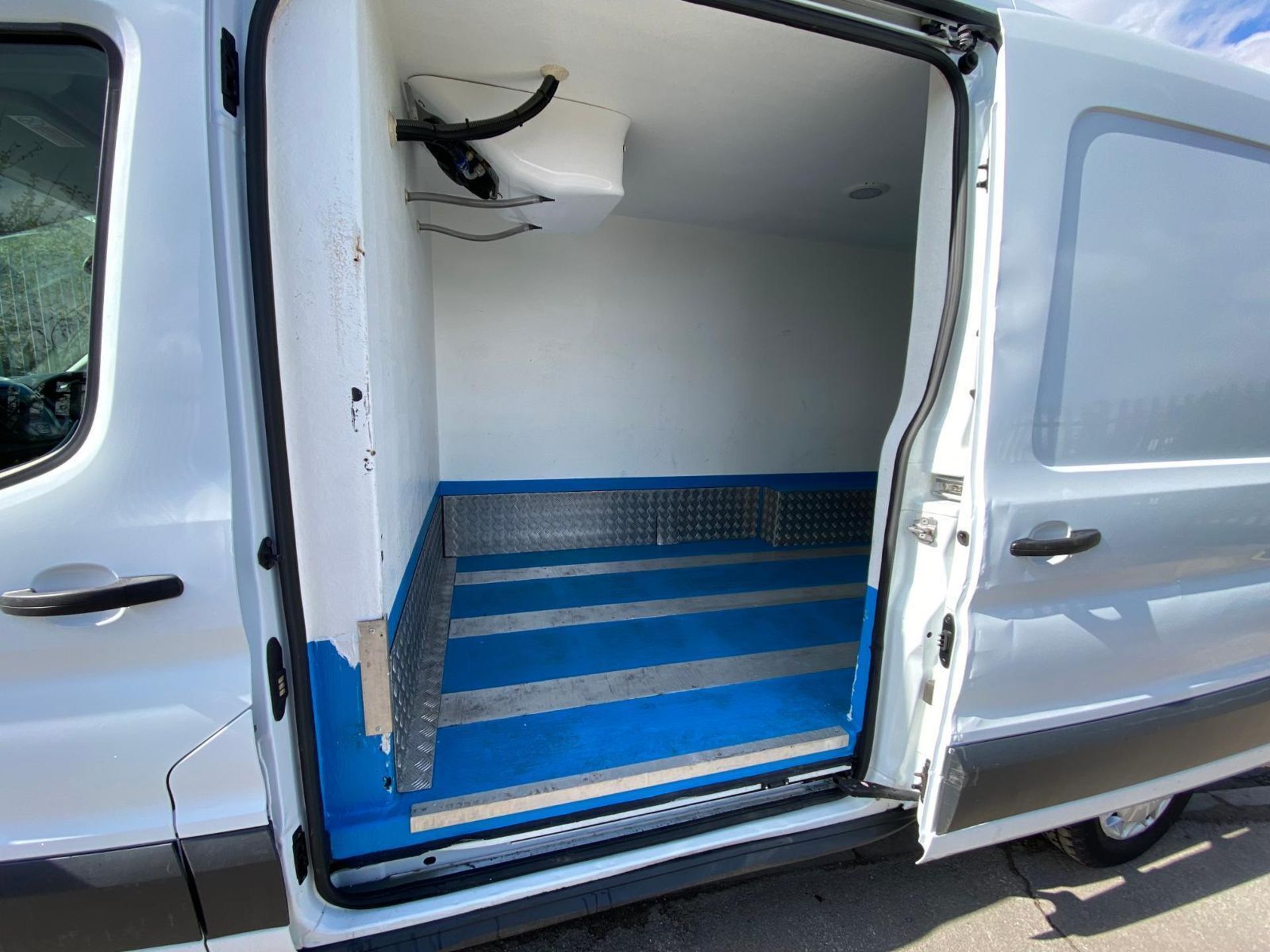 ICY EXPRESS: 2016 FORD TRANSIT REFRIGERATION EDITION >>--NO VAT ON HAMMER--<< - Image 9 of 15