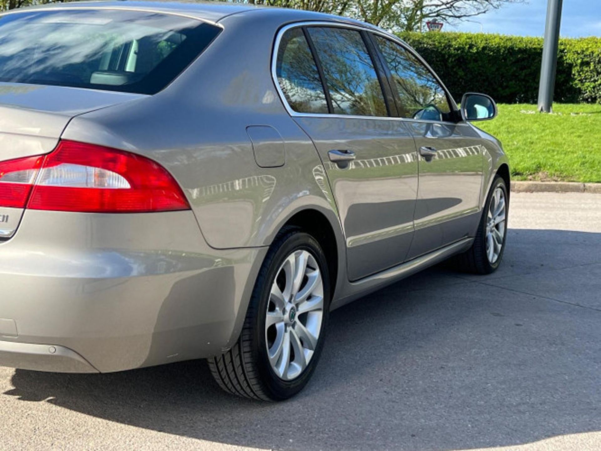 >>--NO VAT ON HAMMER--<<STYLISH AND RELIABLE SKODA SUPERB 1.6 TDI S GREENLINE II EURO 5 - Image 110 of 141