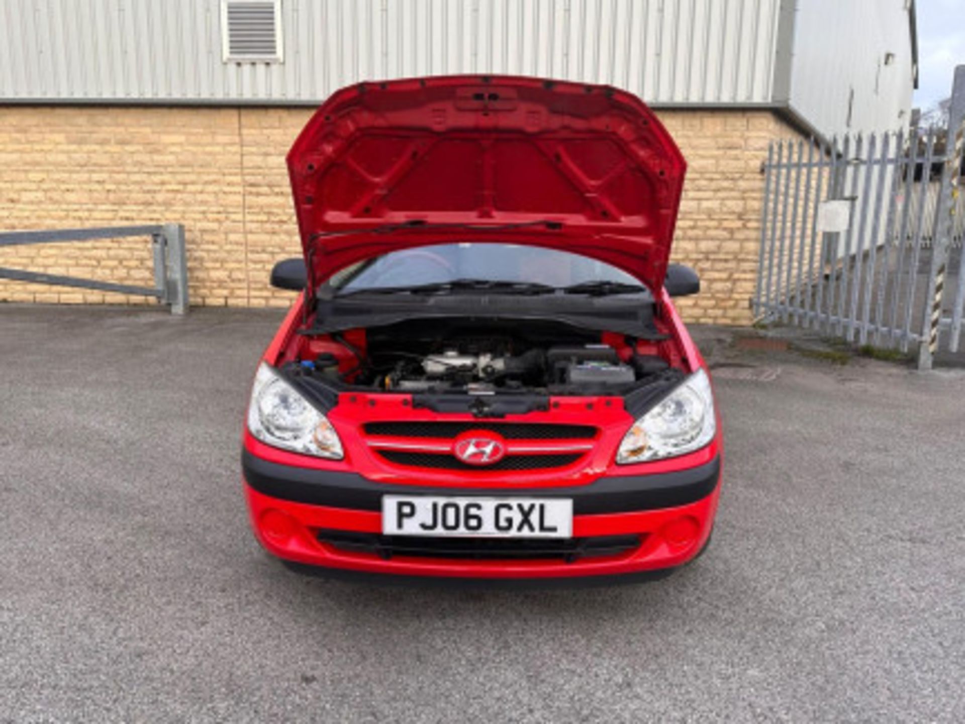 >>--NO VAT ON HAMMER--<< EFFICIENT AND STYLISH HYUNDAI GETZ 1.1 SE 3DR(ONLY 78 K MILES ) - Image 43 of 95