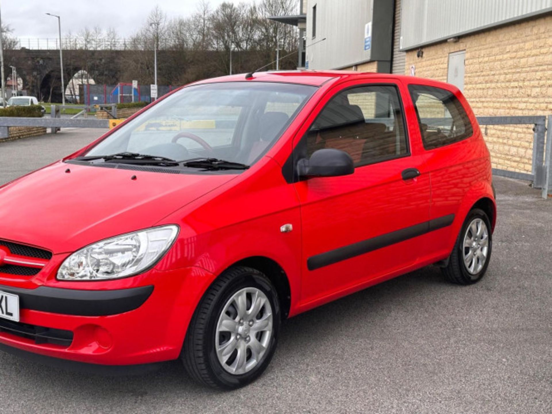 >>--NO VAT ON HAMMER--<< EFFICIENT AND STYLISH HYUNDAI GETZ 1.1 SE 3DR(ONLY 78 K MILES ) - Image 75 of 95