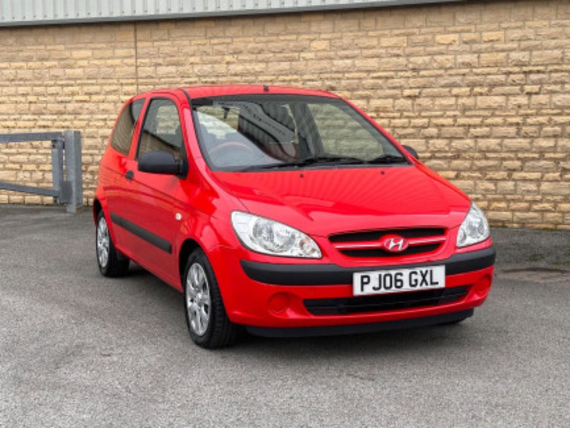 >>--NO VAT ON HAMMER--<< EFFICIENT AND STYLISH HYUNDAI GETZ 1.1 SE 3DR(ONLY 78 K MILES ) - Image 37 of 95