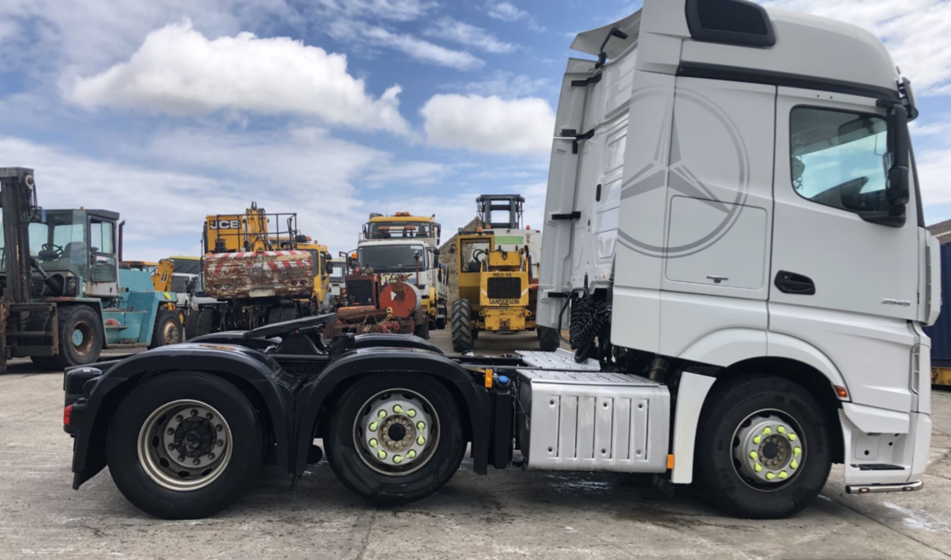 MERCEDES ACTROS 2545 3 AXLE TRACTOR UNIT - Image 4 of 12