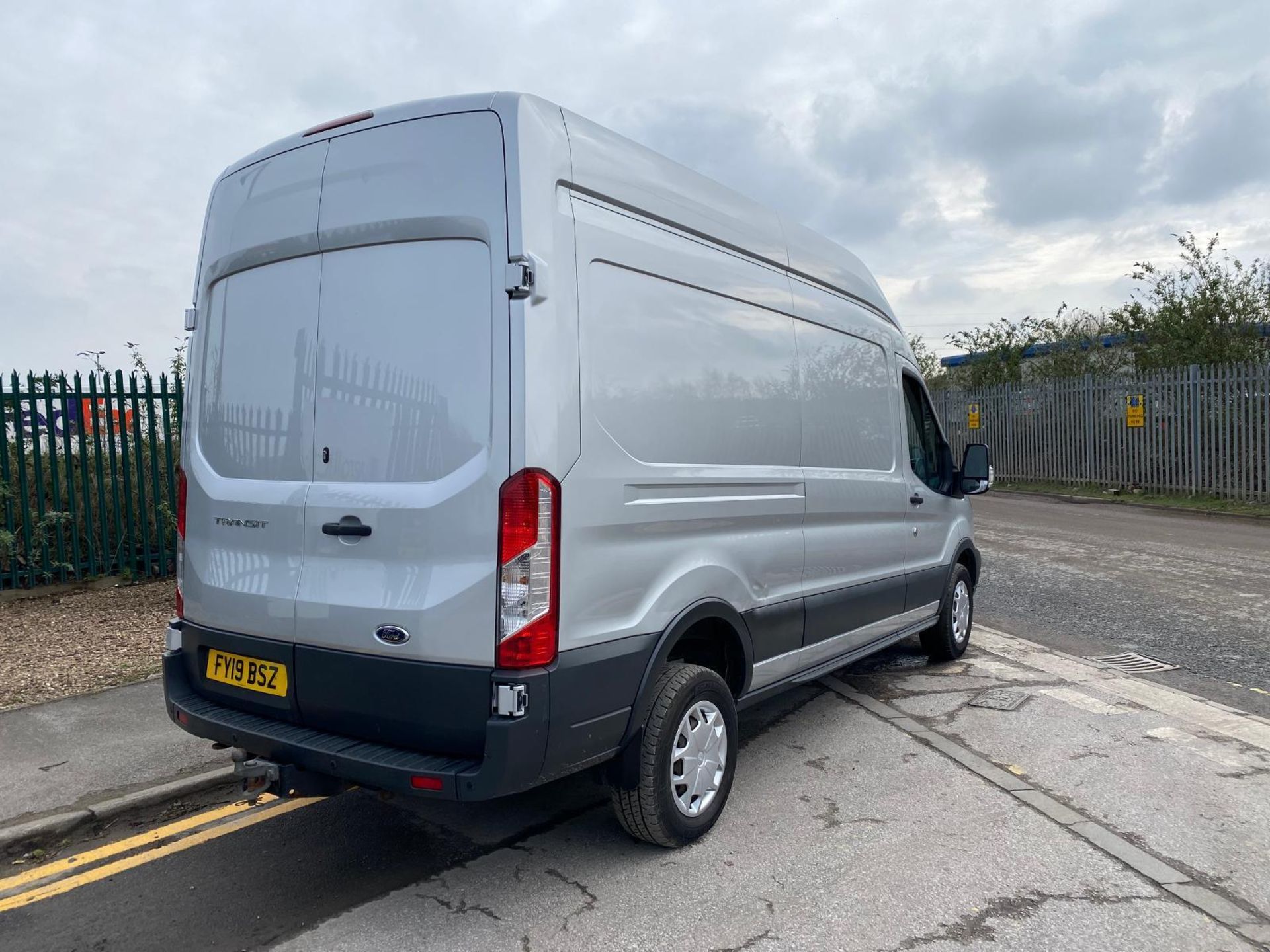 READY FOR ANYTHING: 2019 FORD TRANSIT DIESEL WITH FULL SERVICE >>--NO VAT ON HAMMER--<< - Image 8 of 15