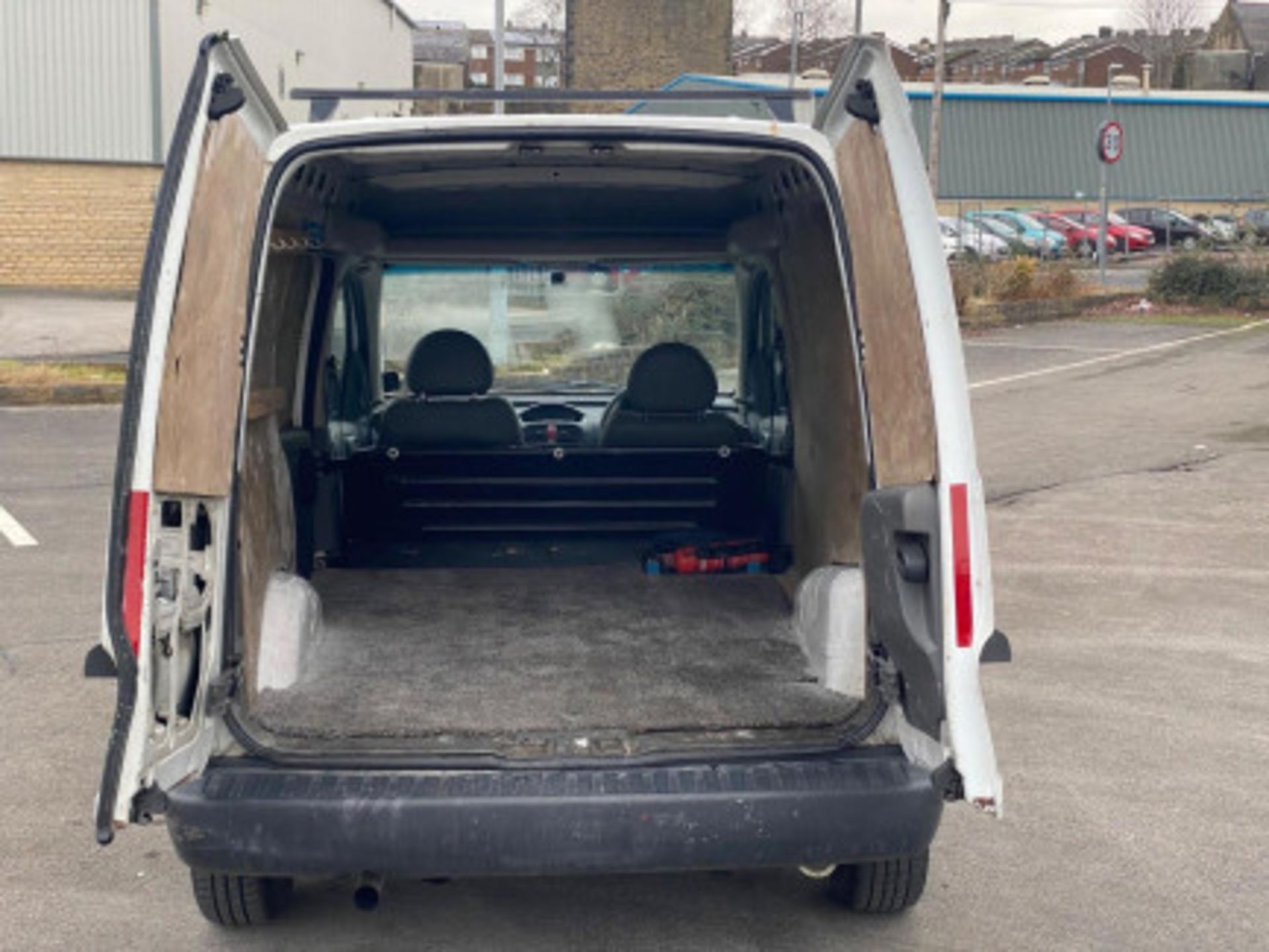 VAUXHALL COMBO 1.7 DTI 2000: A RELIABLE AND WELL-MAINTAINED VAN >>--NO VAT ON HAMMER--<< - Image 8 of 36
