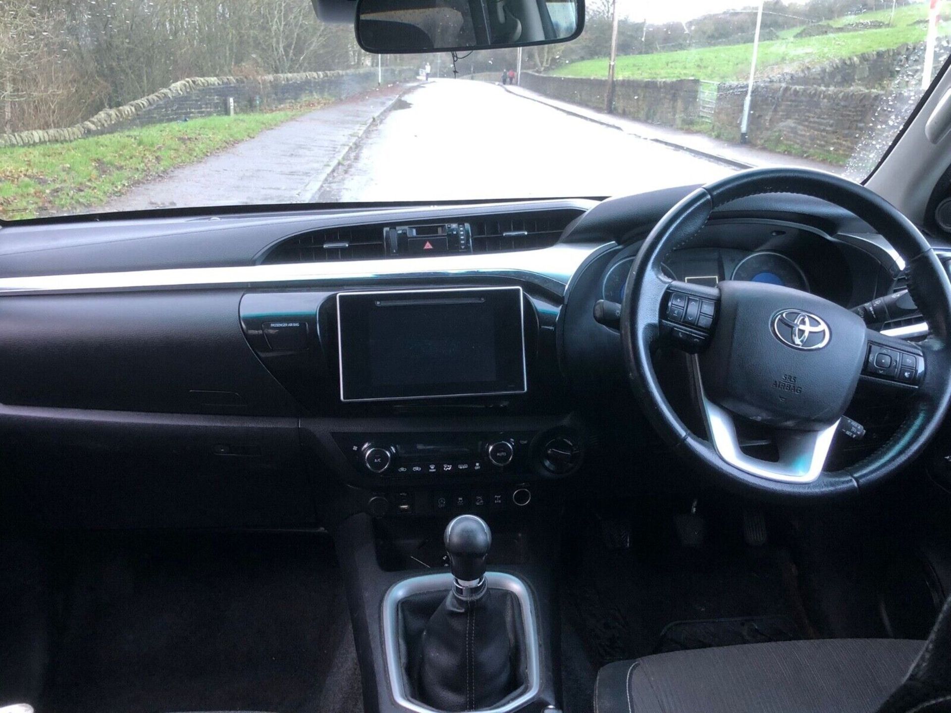 2018/18 TOYOTA HILUX 2.4 INVINCIBLE DOUBLE CAB - OFF-ROAD ADVENTURE READY>>--NO VAT ON HAMMER--<< - Image 8 of 14
