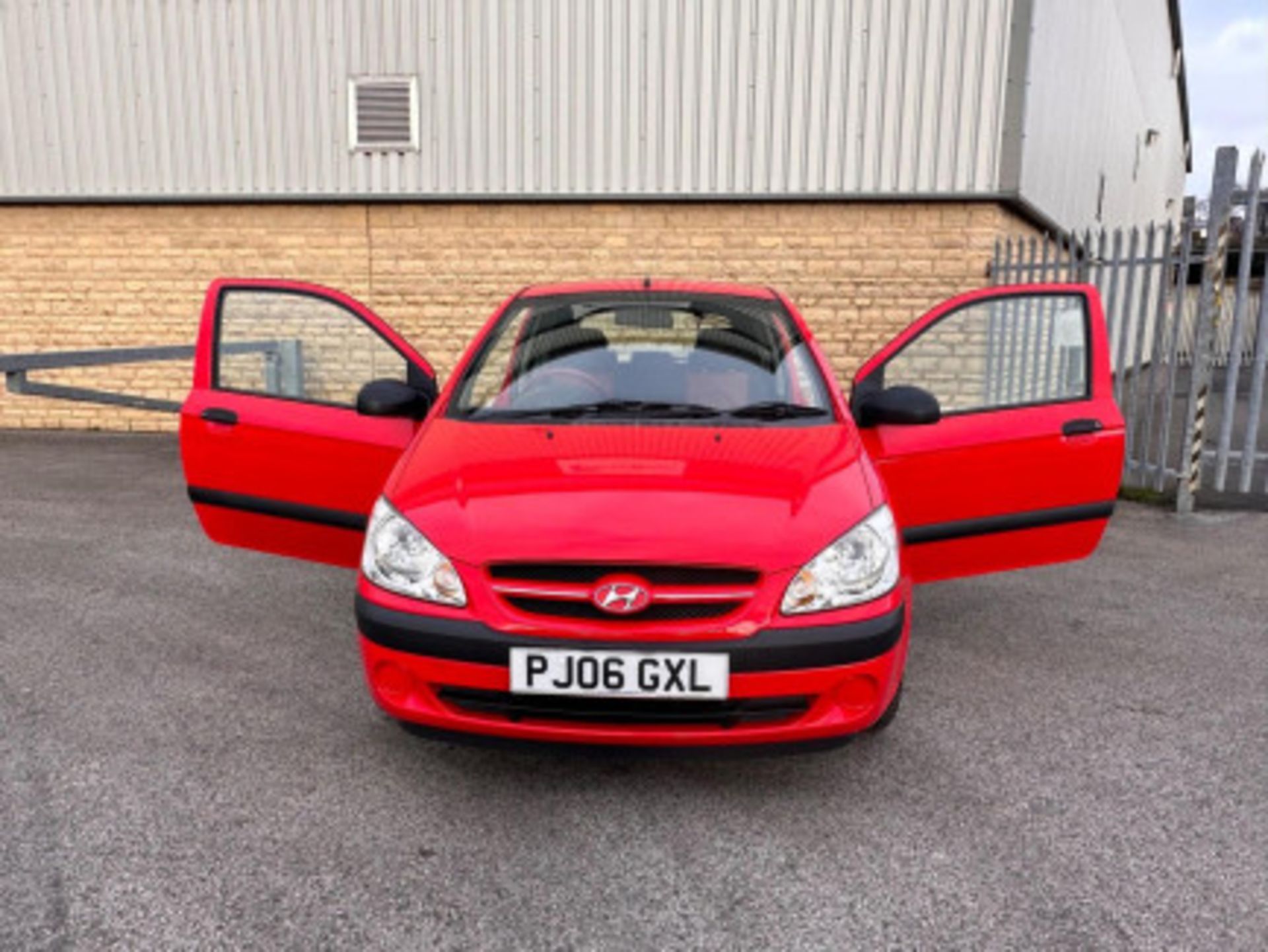 >>--NO VAT ON HAMMER--<< EFFICIENT AND STYLISH HYUNDAI GETZ 1.1 SE 3DR(ONLY 78 K MILES ) - Image 35 of 95