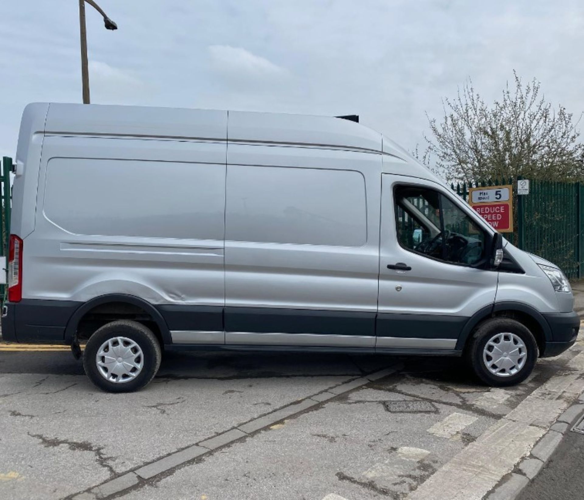 READY FOR ANYTHING: 2019 FORD TRANSIT DIESEL WITH FULL SERVICE >>--NO VAT ON HAMMER--<< - Image 3 of 15