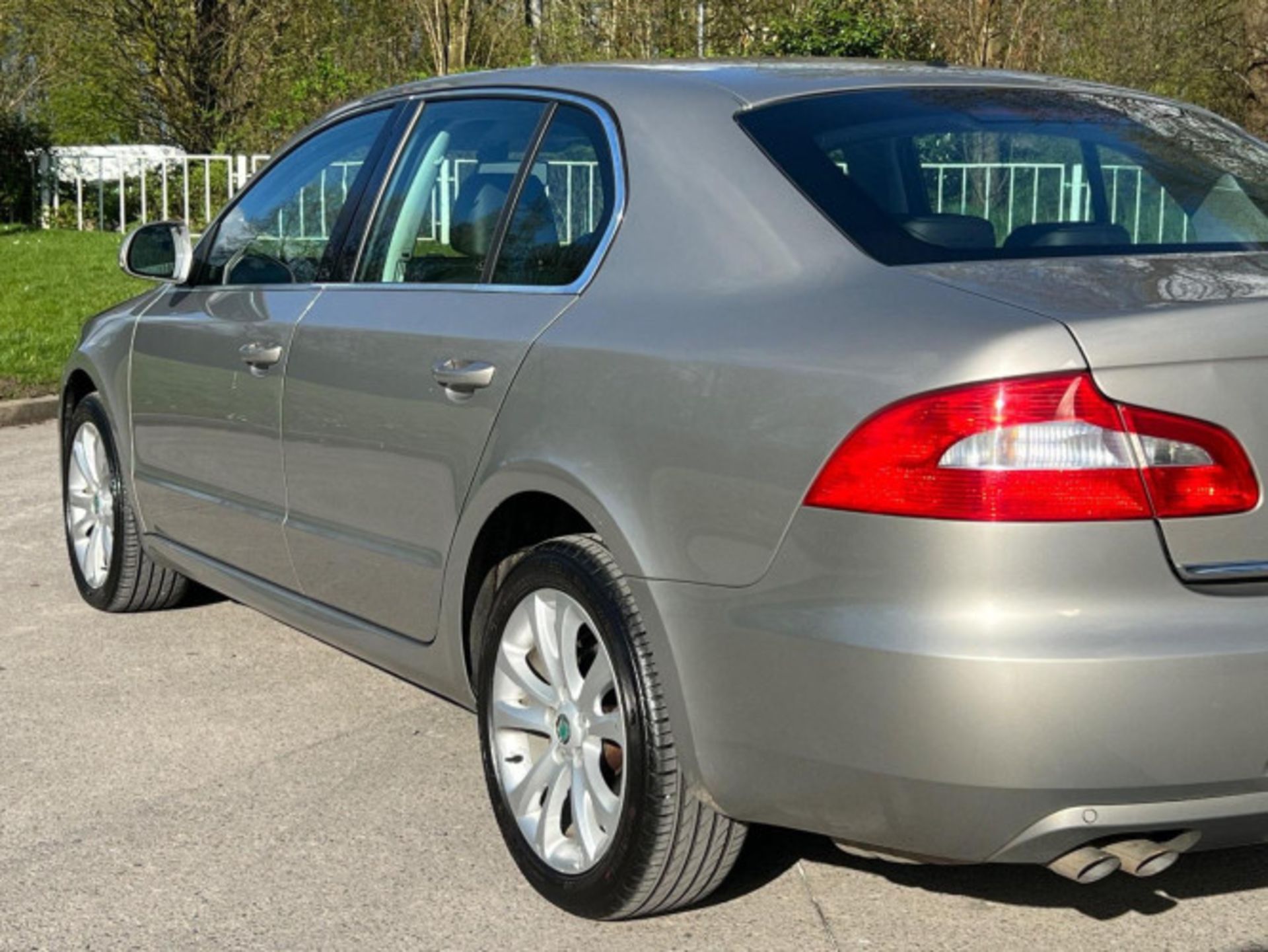 >>--NO VAT ON HAMMER--<<STYLISH AND RELIABLE SKODA SUPERB 1.6 TDI S GREENLINE II EURO 5 - Image 120 of 141