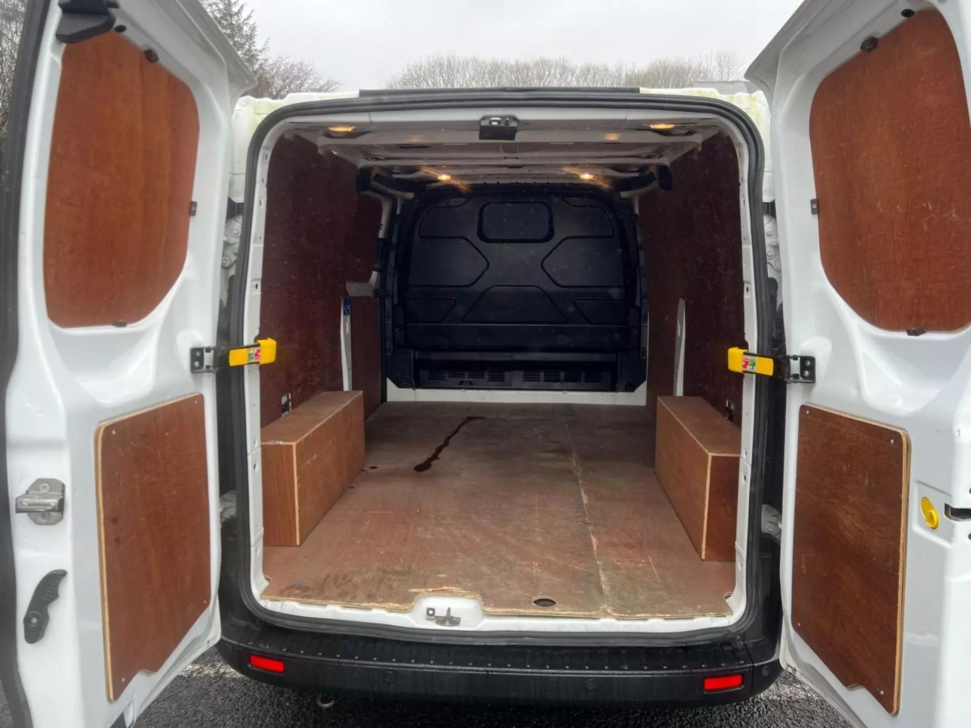 2020 FORD TRANSIT CUSTOM LEADER - LOW MILEAGE, EURO 6 ULEZ & CAZ COMPLIANT - Image 6 of 11