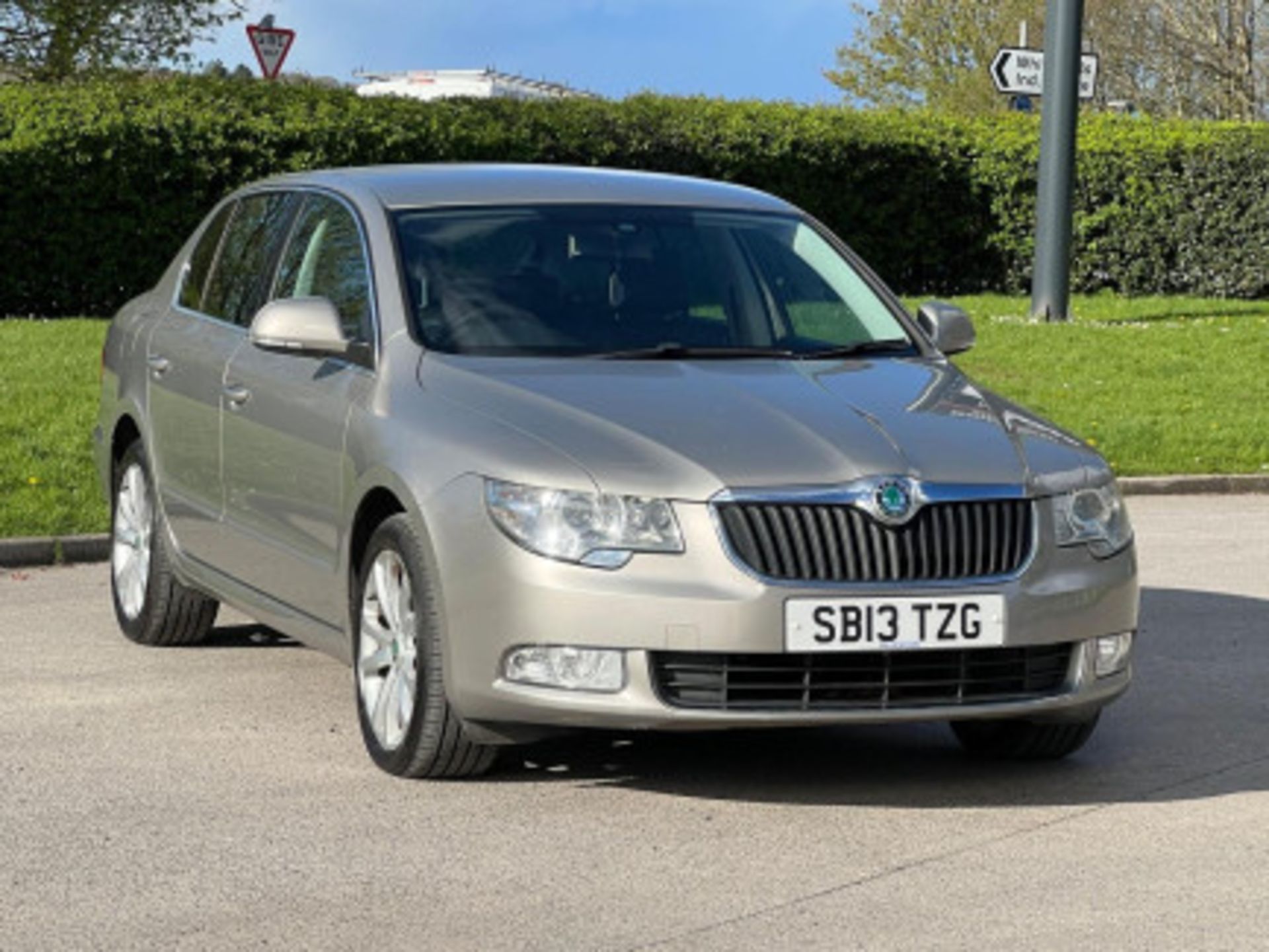 >>--NO VAT ON HAMMER--<<STYLISH AND RELIABLE SKODA SUPERB 1.6 TDI S GREENLINE II EURO 5 - Image 2 of 141