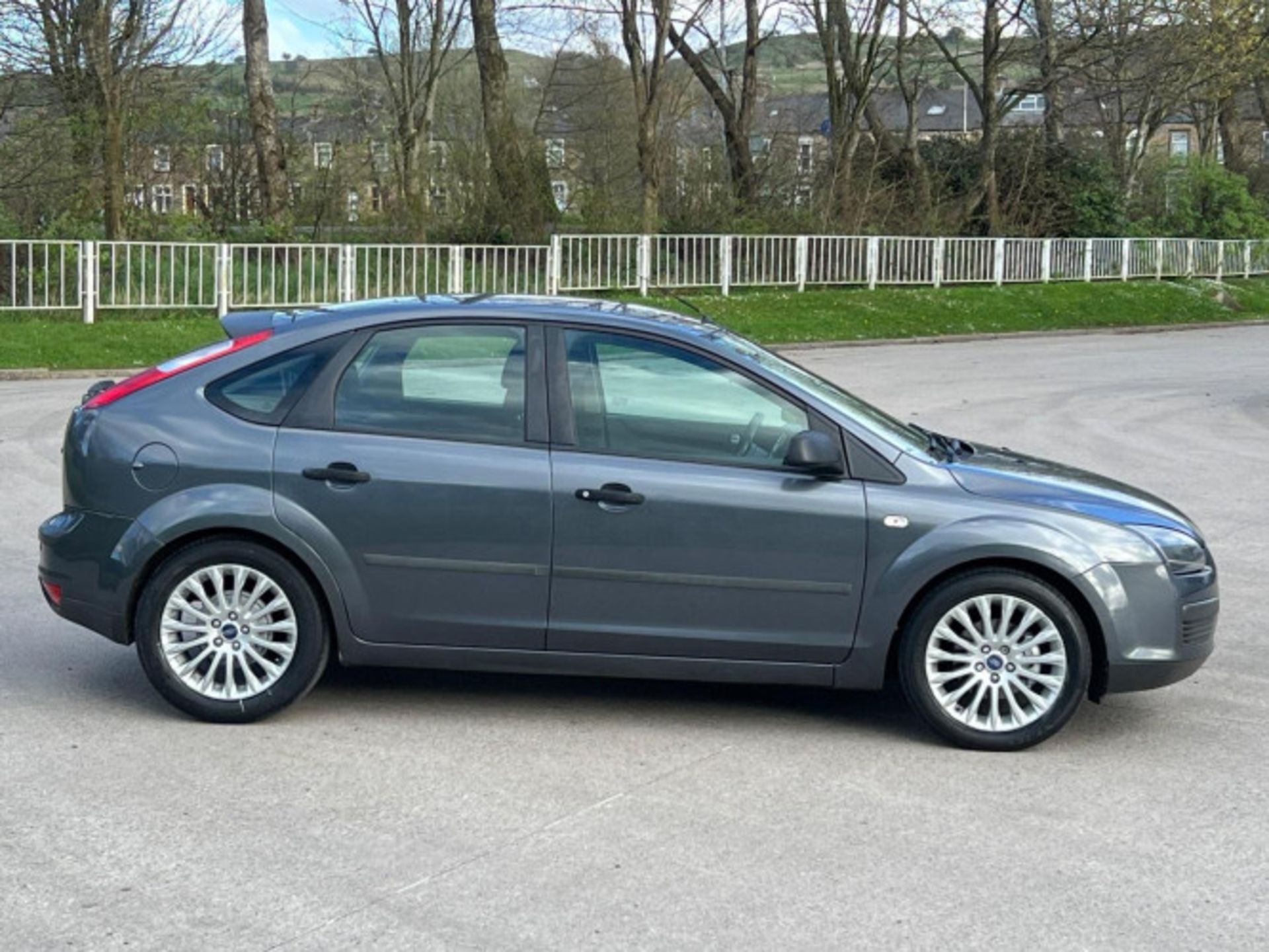 2005 FORD FOCUS 1.6 LX 5DR >>--NO VAT ON HAMMER--<< - Image 91 of 103