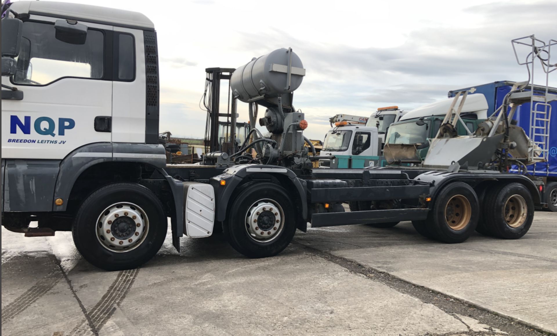 MAN 32.400 , 8×4 CAB AND CHASSIS - Bild 8 aus 12