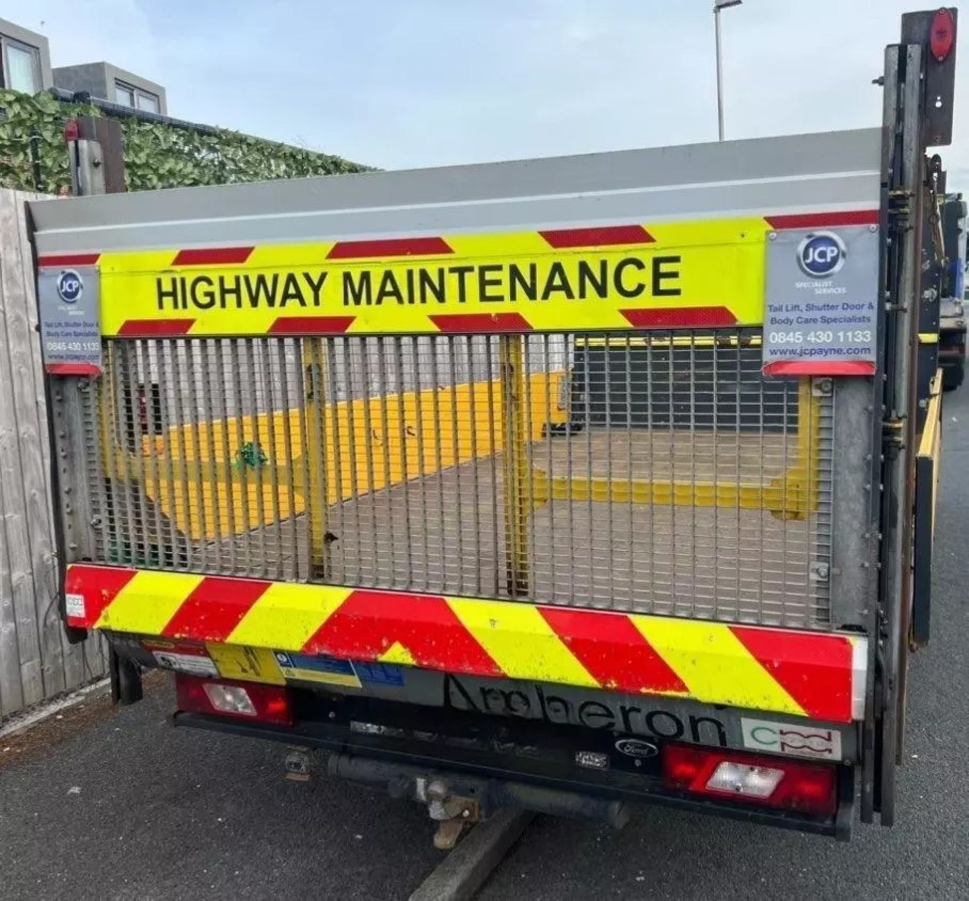 2019 FORD TRANSIT T350 LWB DROPSIDE TRUCK WITH TAIL LIFT - RELIABLE AND READY FOR HEAVY DUTY - Image 2 of 5