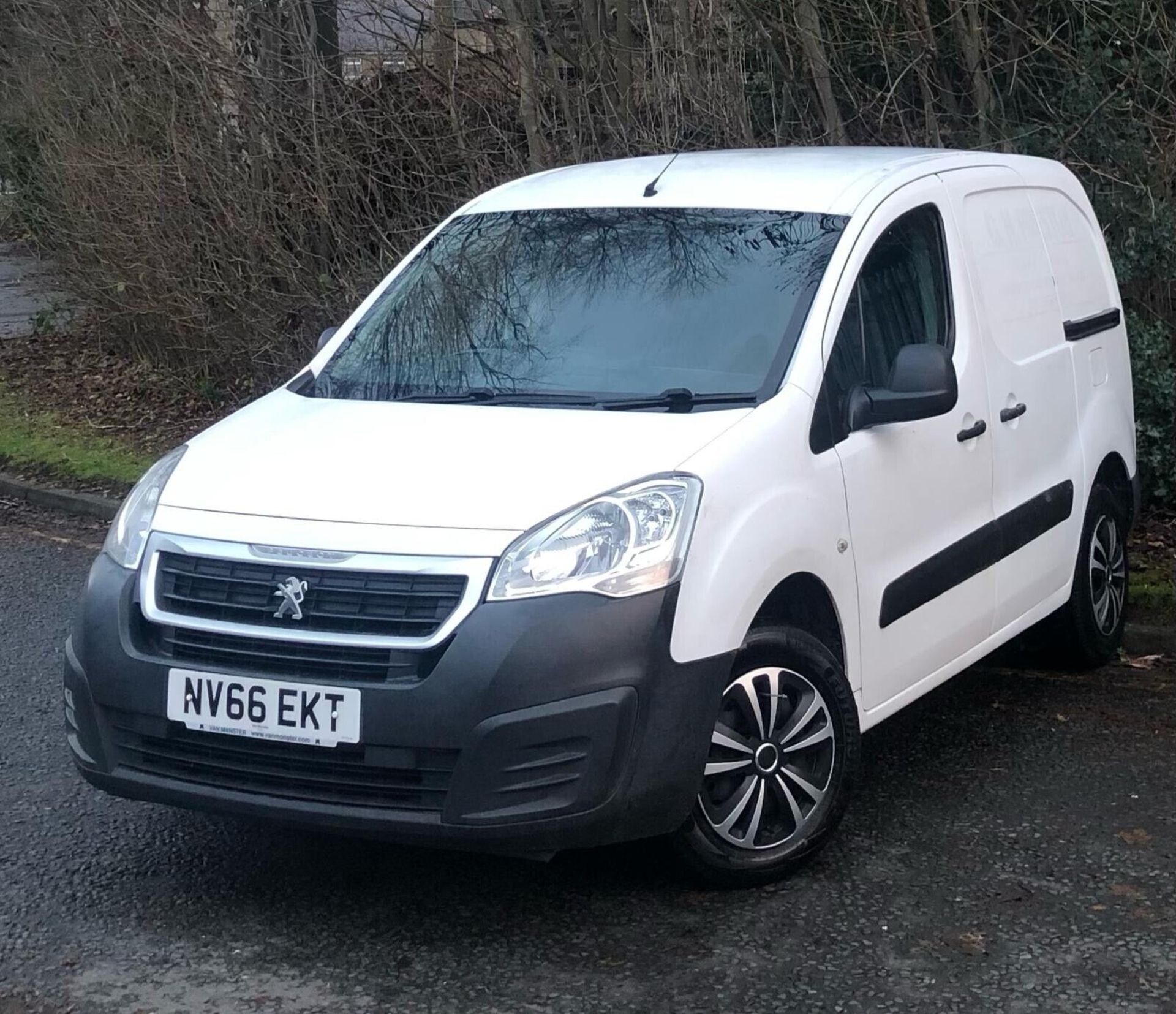 EFFICIENT WORKHORSE: 2016 PEUGEOT PARTNER BLUEHDI PANEL VAN >>--NO VAT ON HAMMER--<<