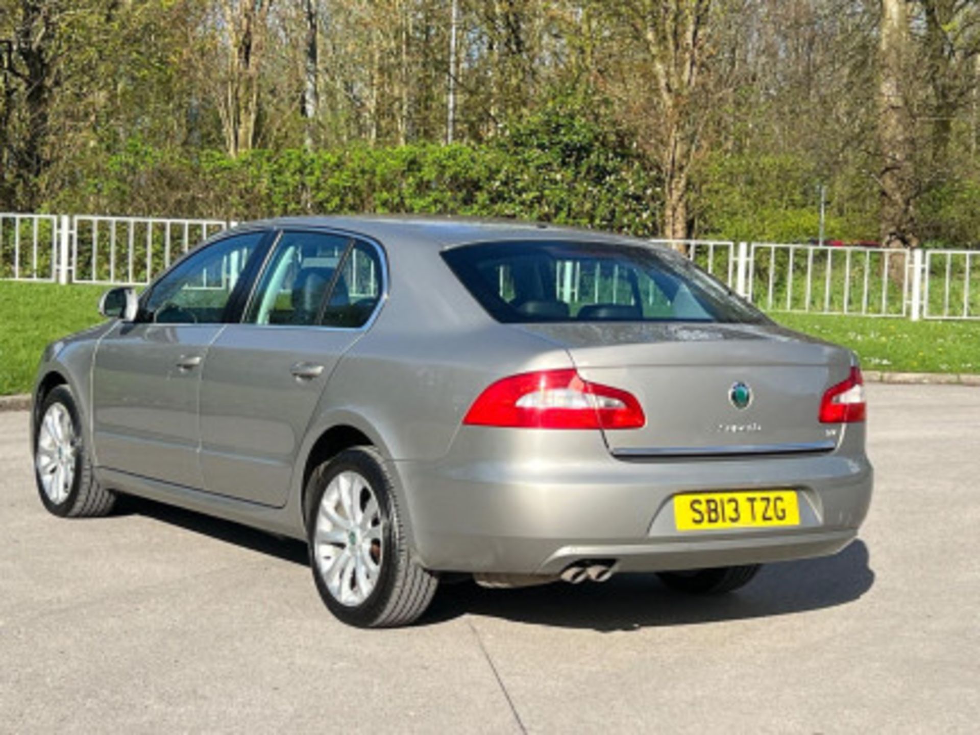 >>--NO VAT ON HAMMER--<<STYLISH AND RELIABLE SKODA SUPERB 1.6 TDI S GREENLINE II EURO 5 - Image 39 of 141